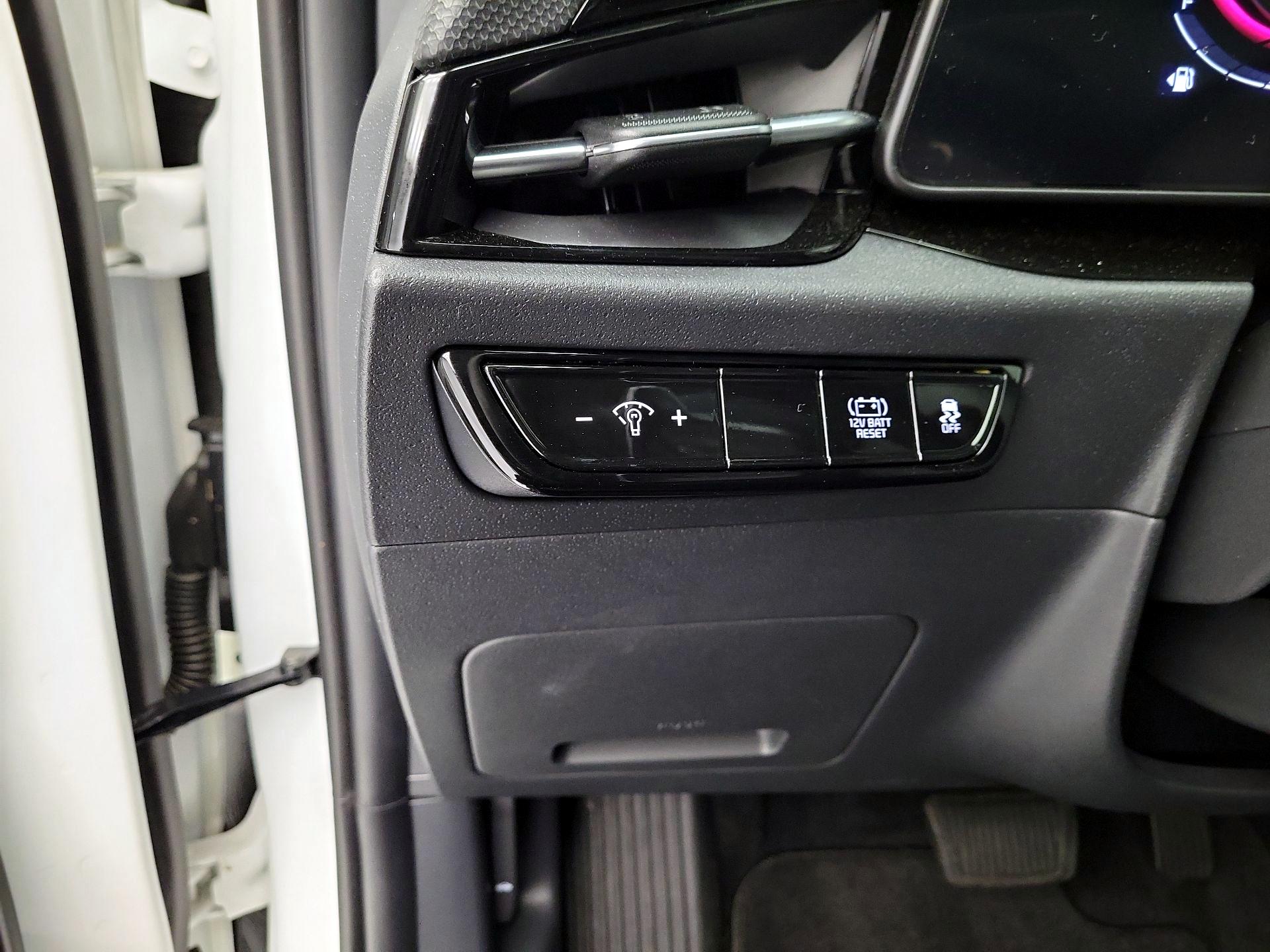 Thumbnail: 2025 Kia Niro - 13