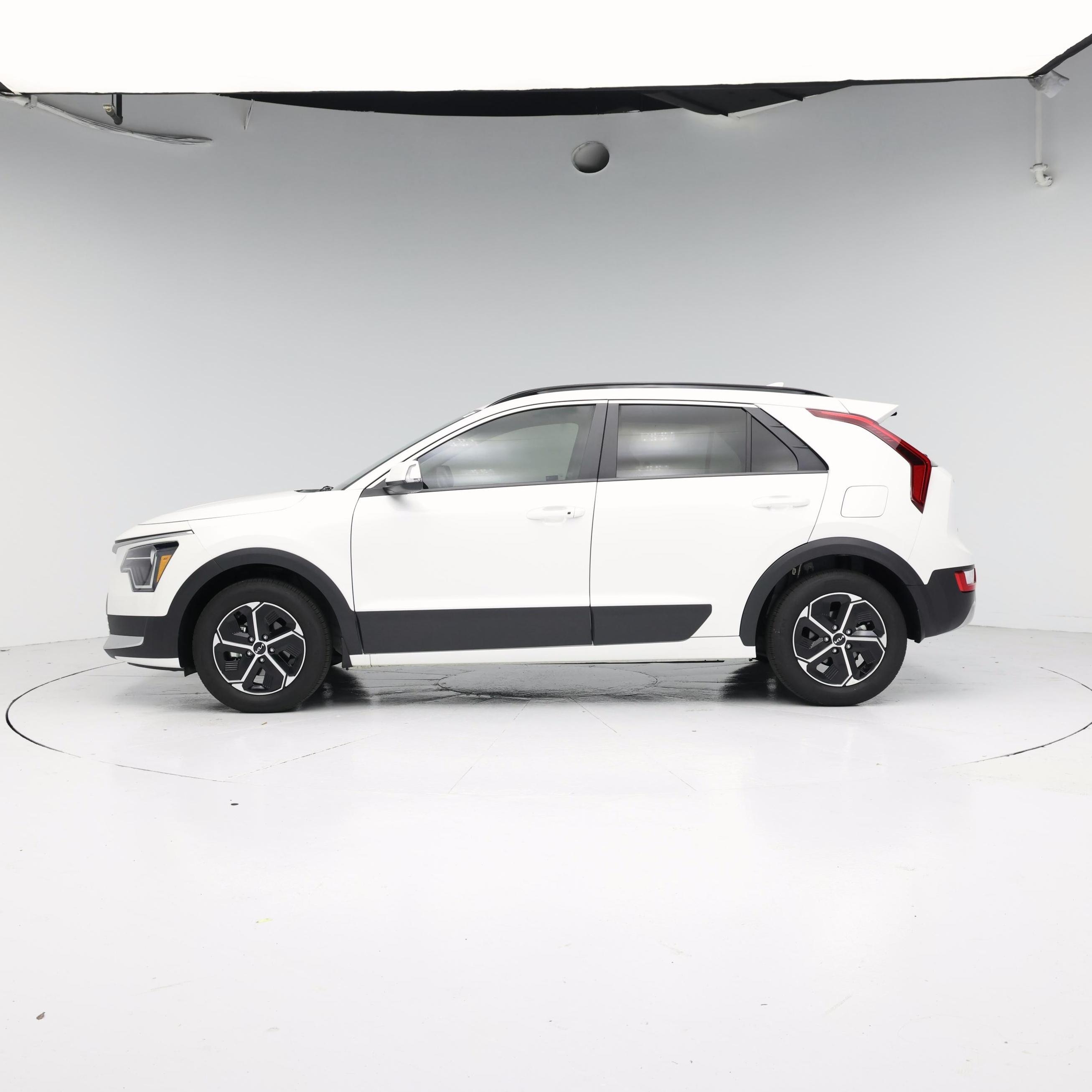 Thumbnail: 2025 Kia Niro - 3