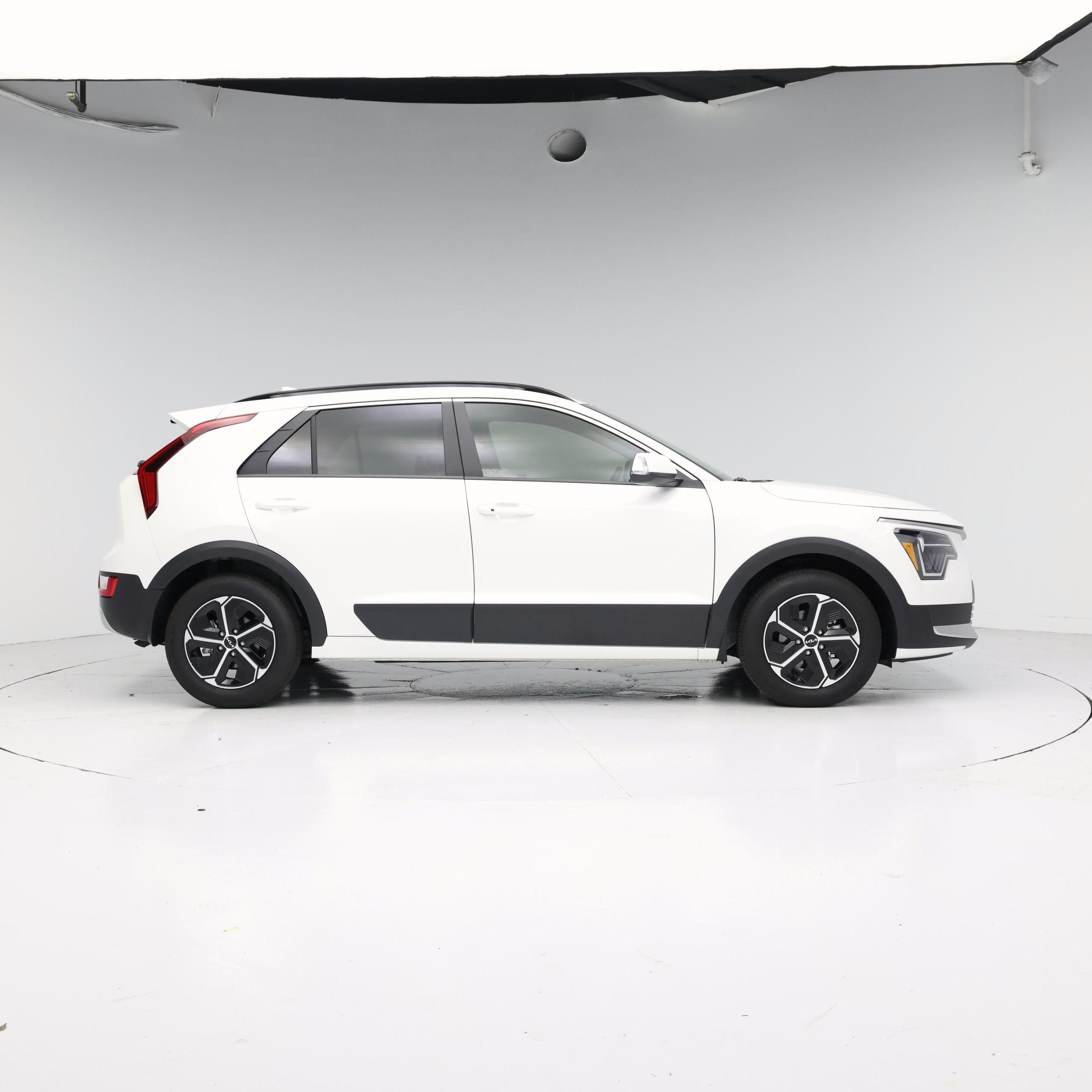 Thumbnail: 2025 Kia Niro - 7