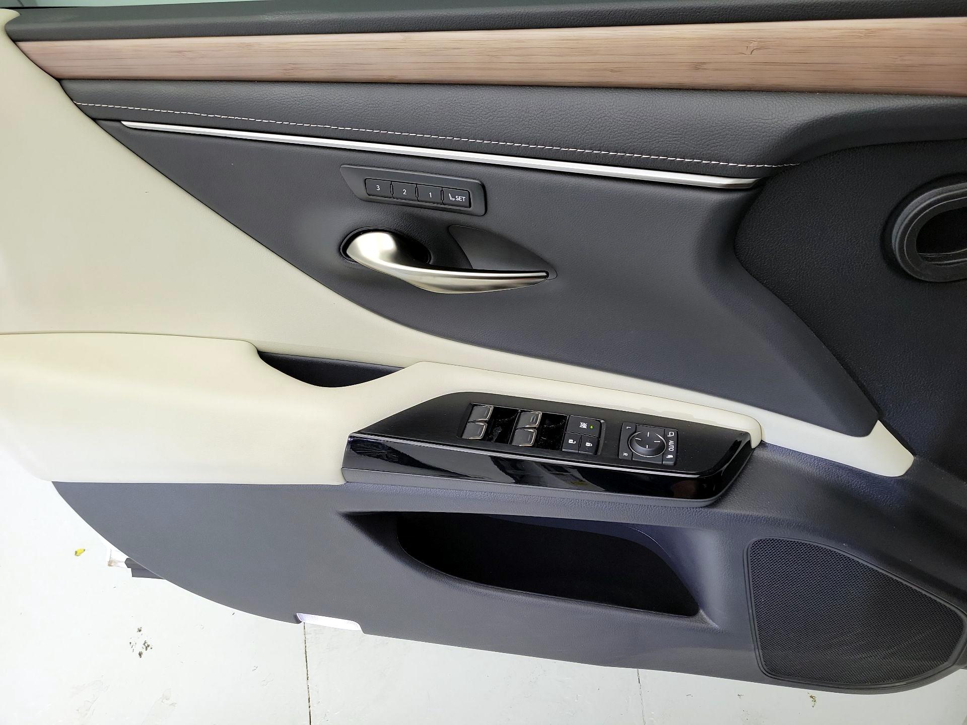 Thumbnail: 2024 Lexus ES - 12