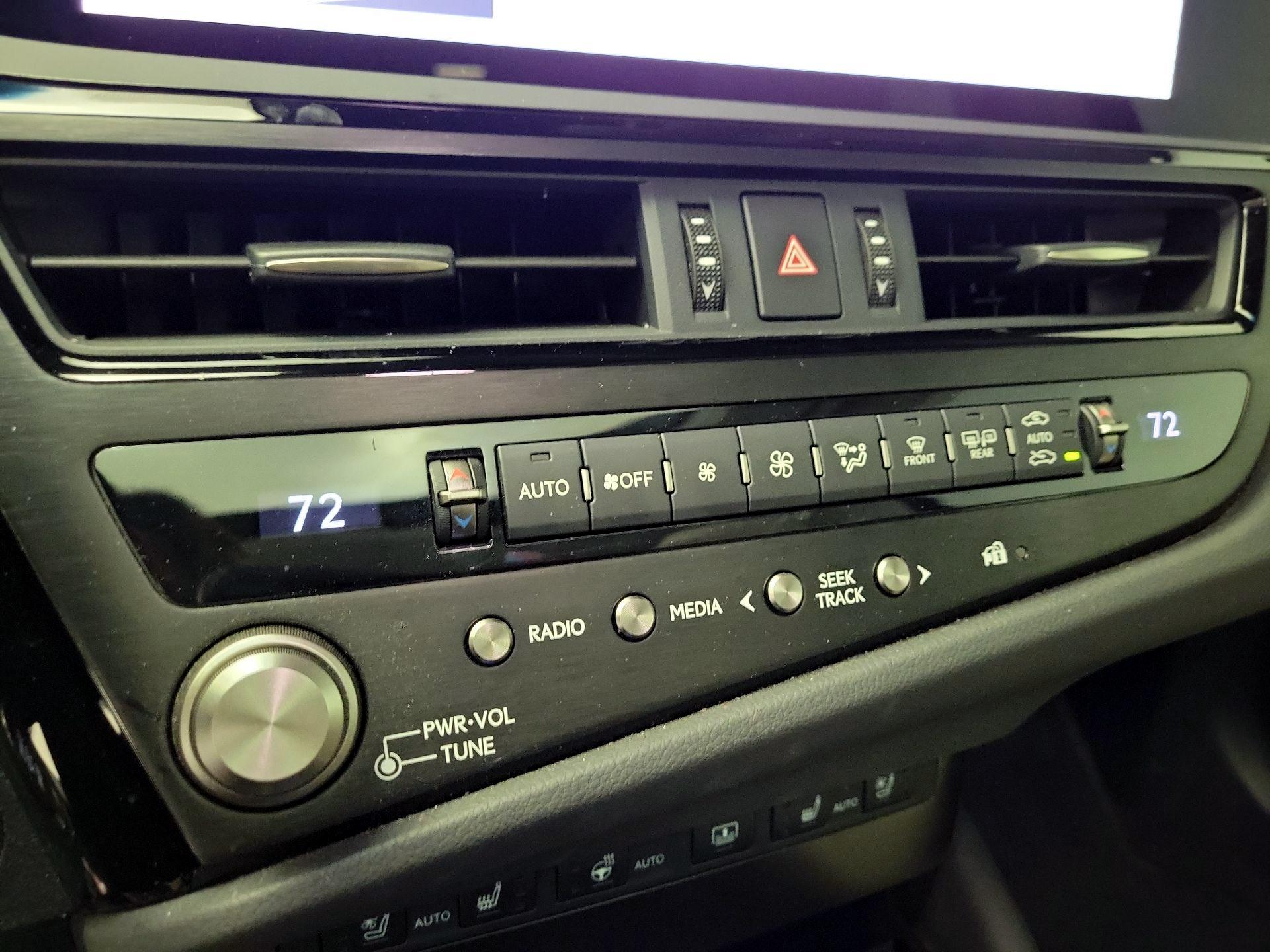 Thumbnail: 2024 Lexus ES - 16