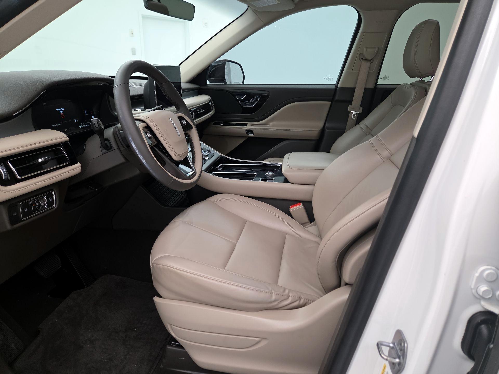 Thumbnail: 2022 Lincoln Aviator - 11