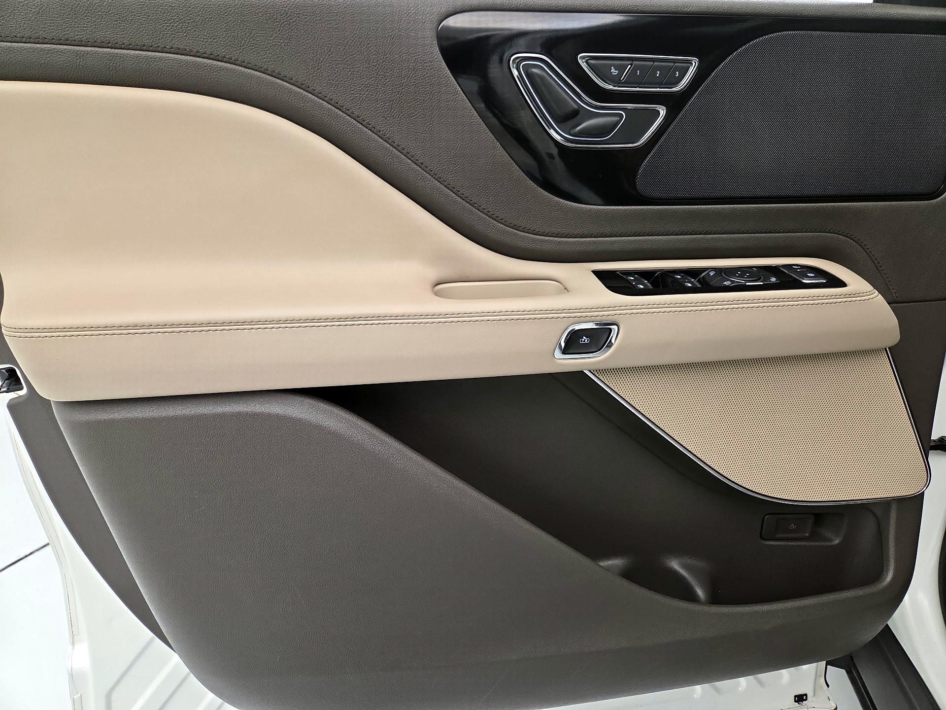 Thumbnail: 2022 Lincoln Aviator - 12