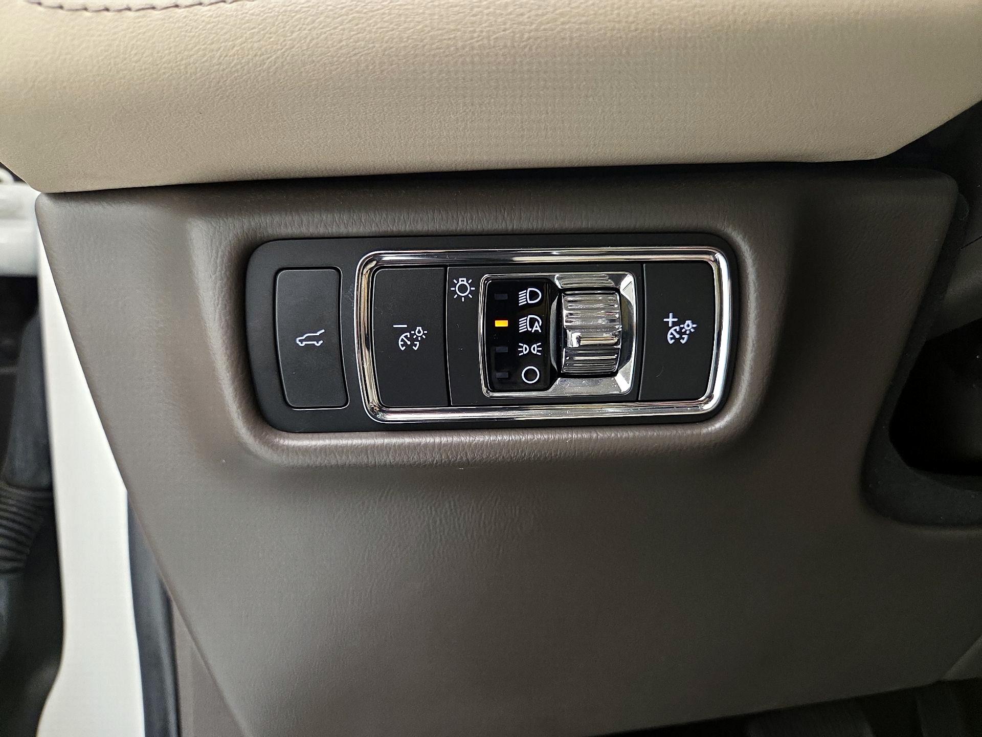 Thumbnail: 2022 Lincoln Aviator - 13