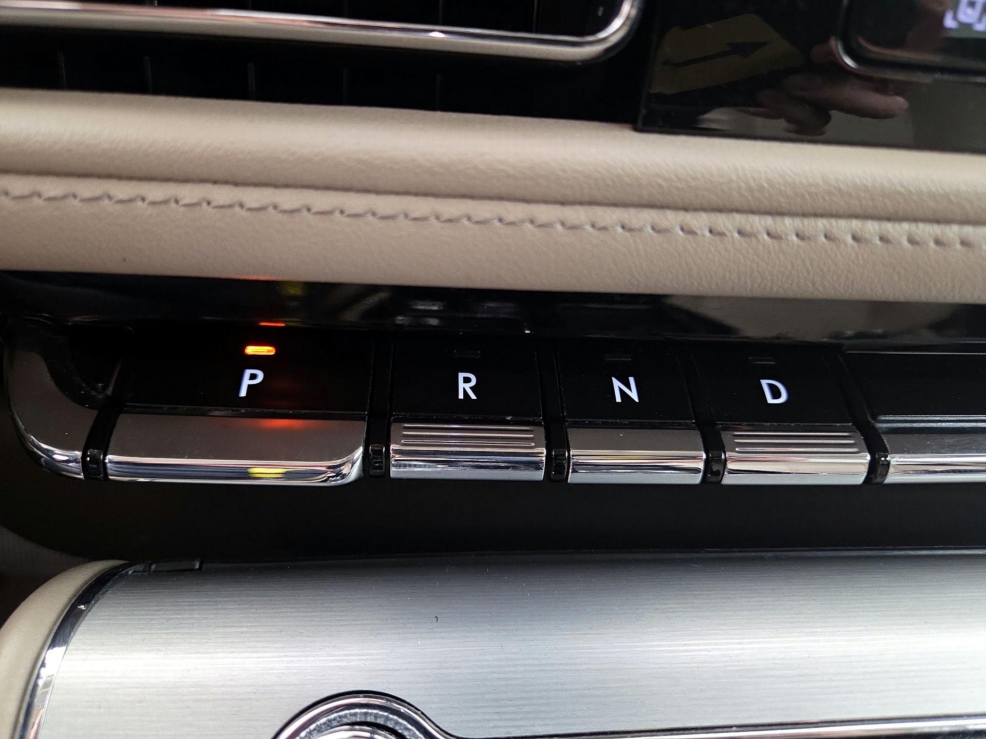 Thumbnail: 2022 Lincoln Aviator - 18