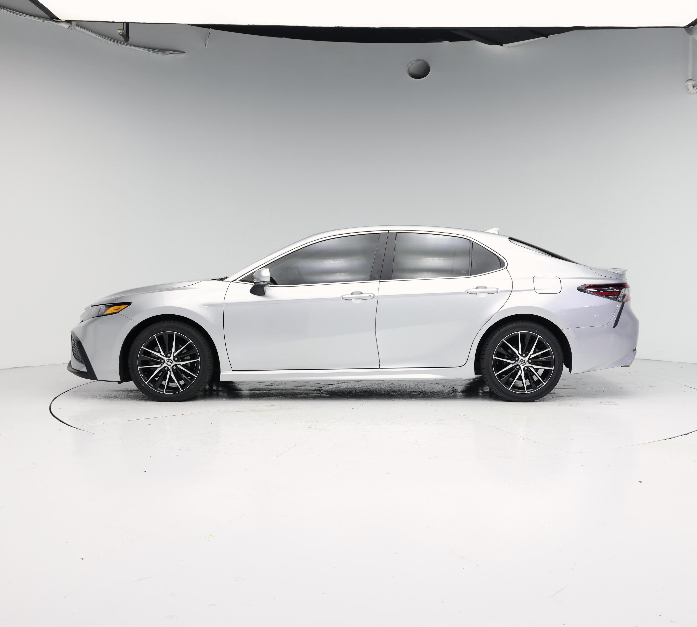 Thumbnail: 2022 Toyota Camry - 3