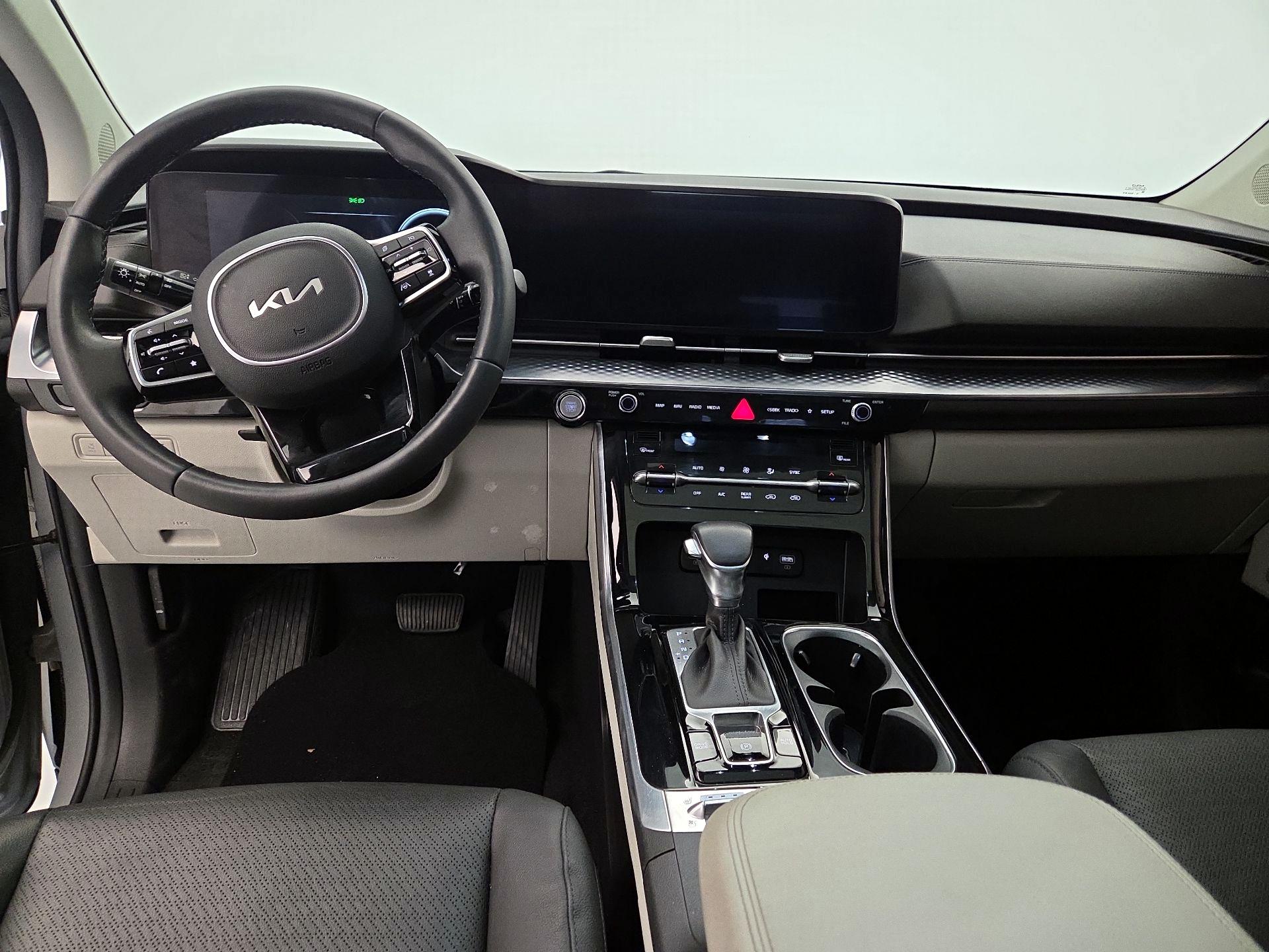 Thumbnail: 2023 Kia Carnival - 9