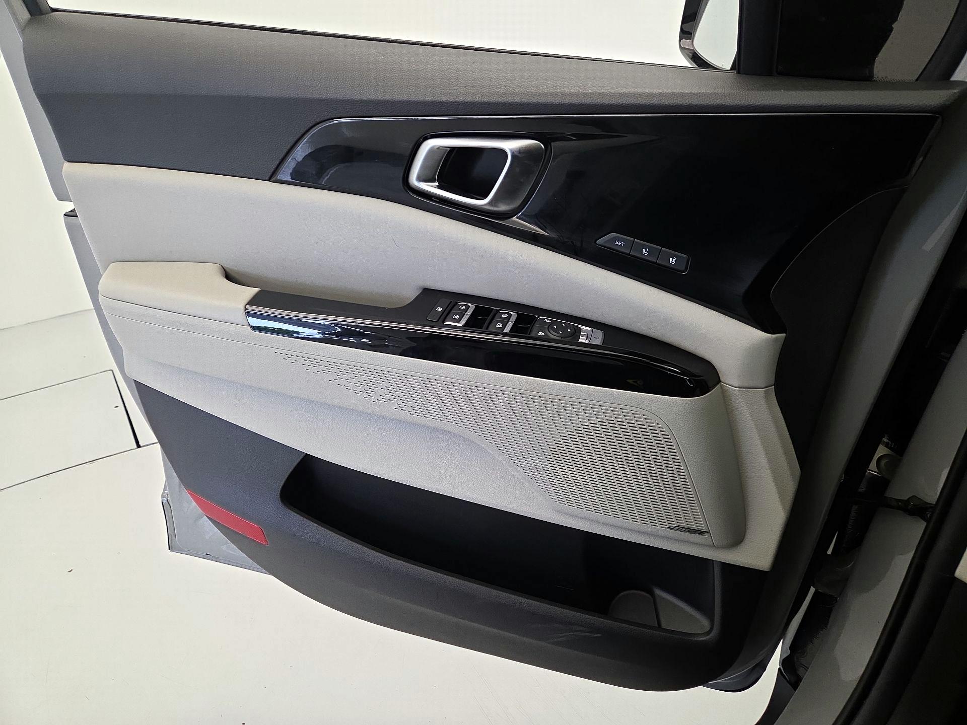 Thumbnail: 2023 Kia Carnival - 12