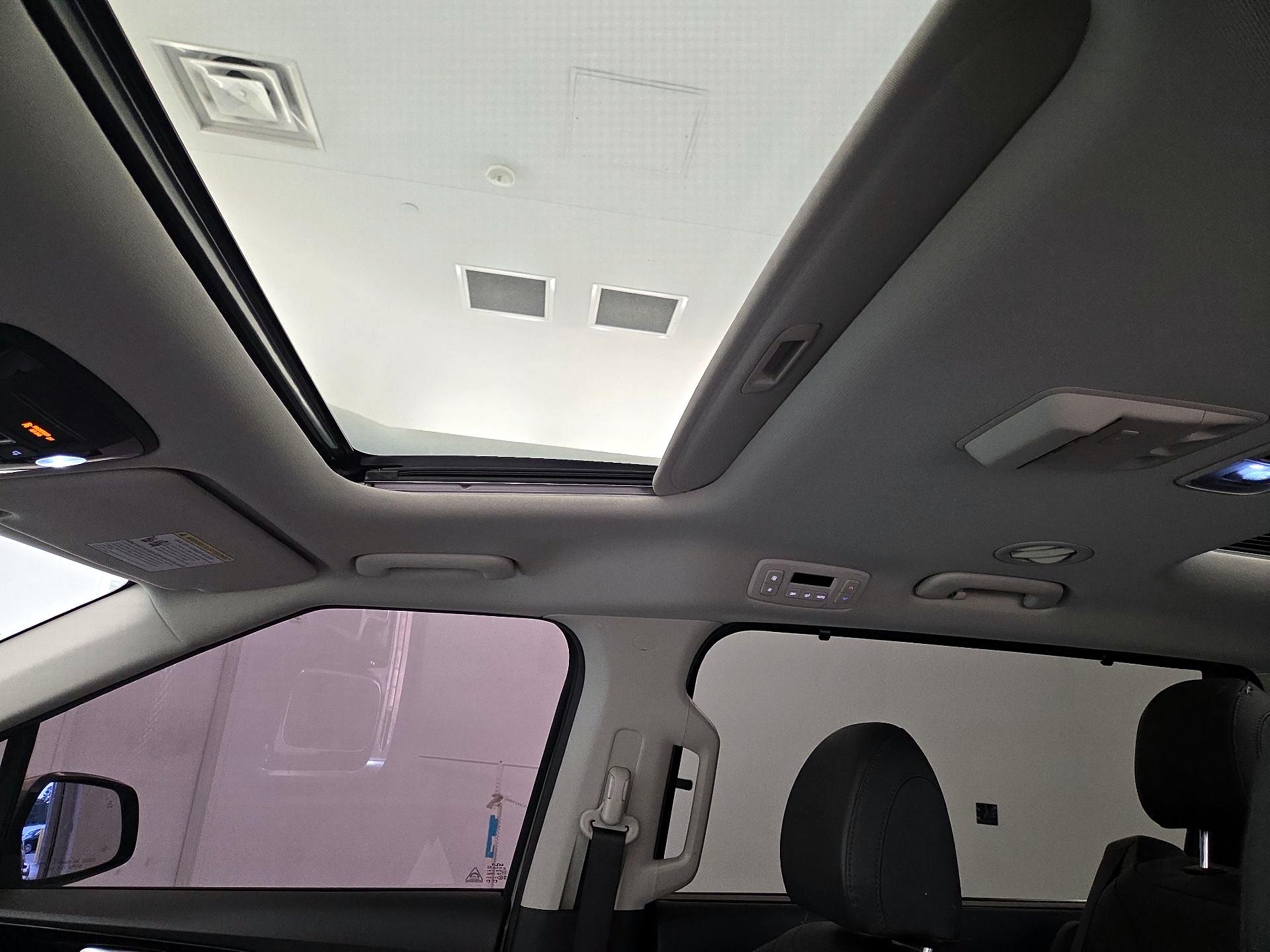 Thumbnail: 2023 Kia Carnival - 19