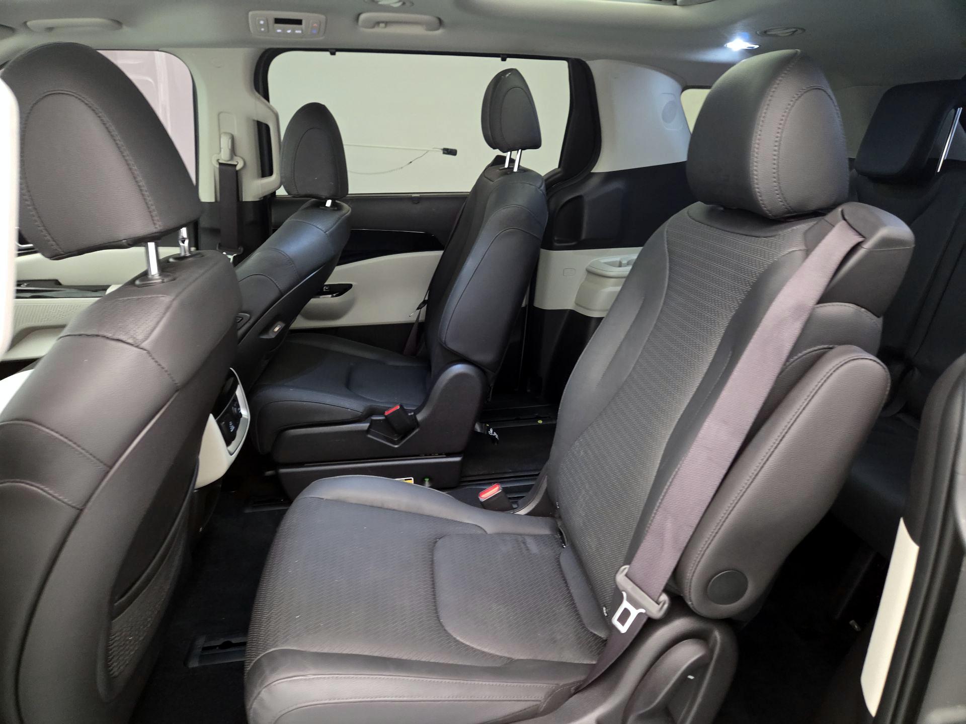 Thumbnail: 2023 Kia Carnival - 20