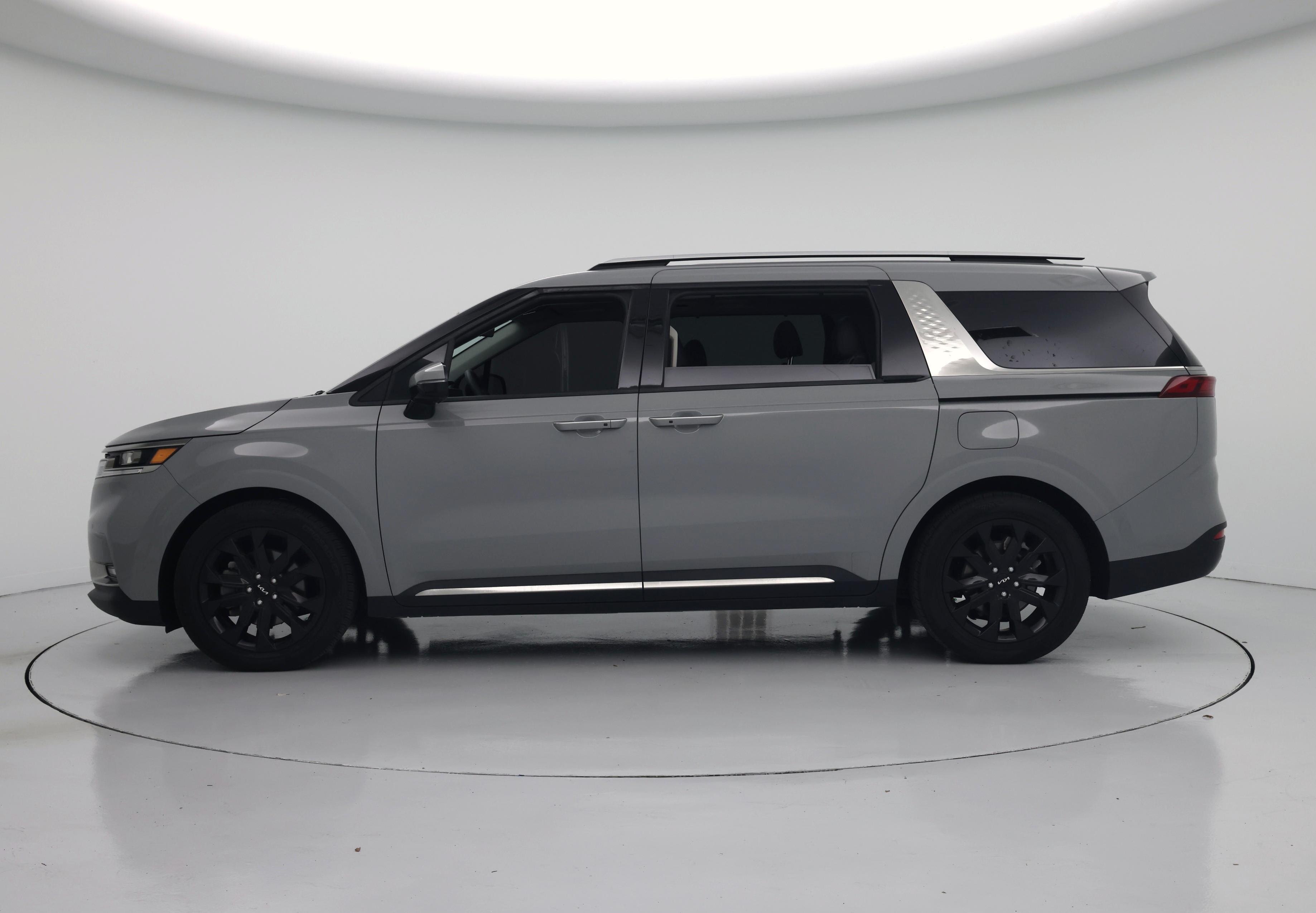 Thumbnail: 2023 Kia Carnival - 3