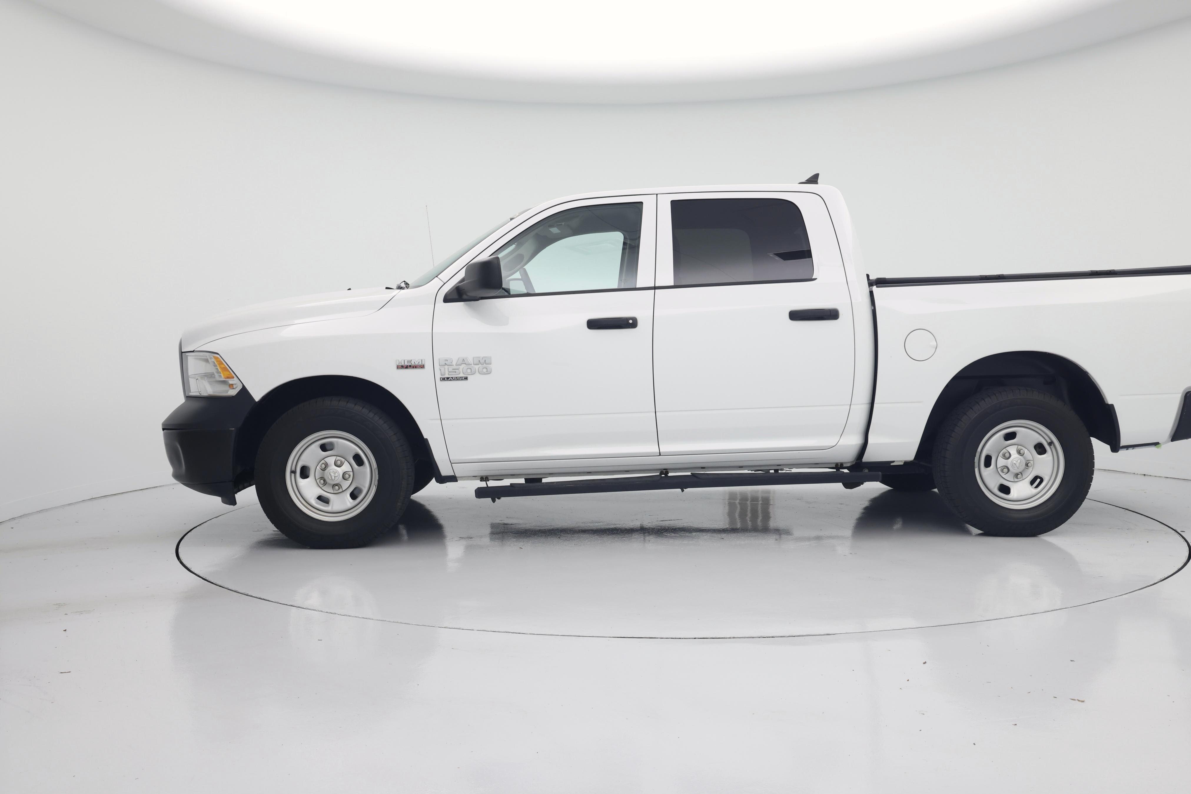 Thumbnail: 2024 RAM 1500 Classic - 3