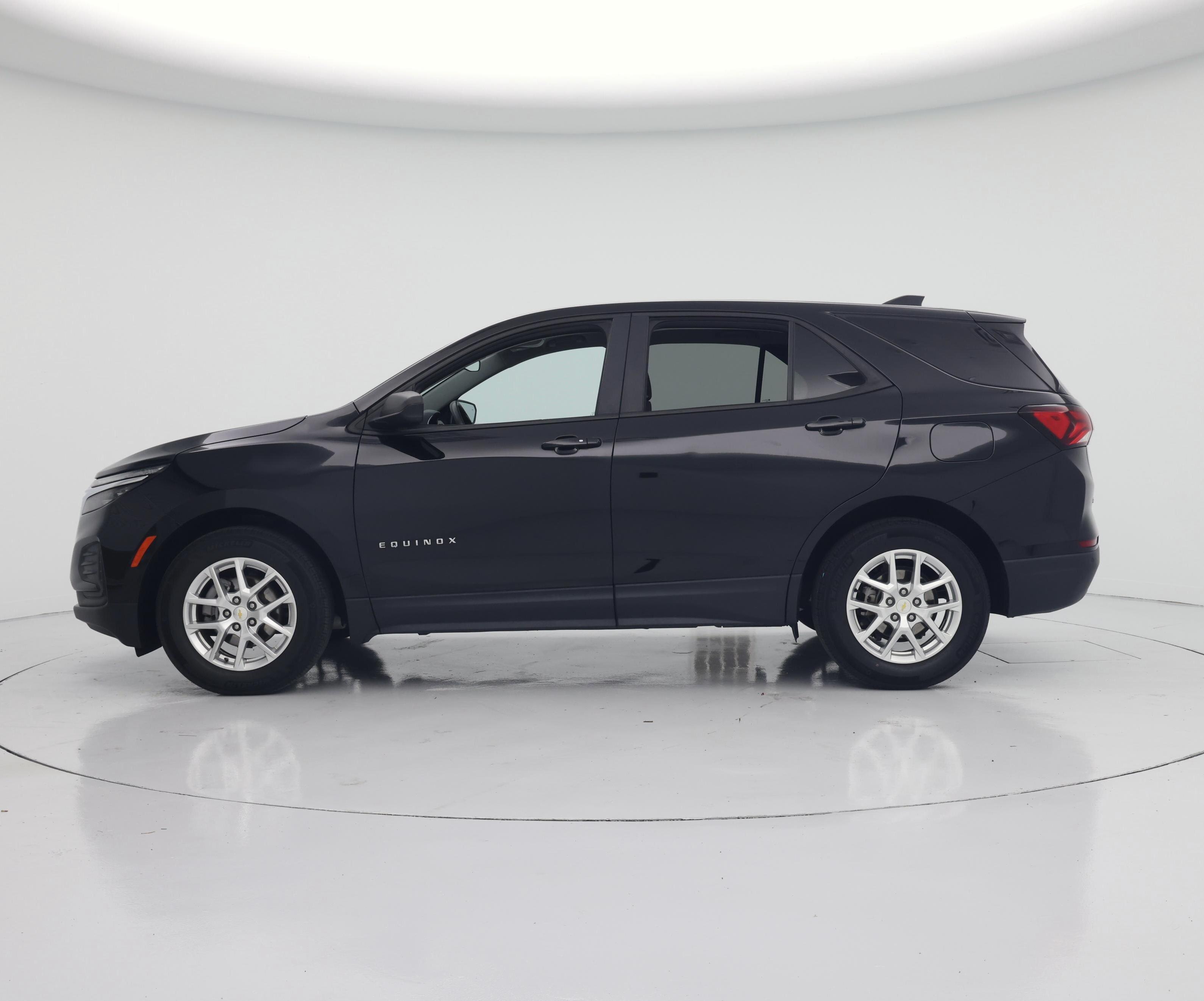 Thumbnail: 2022 Chevrolet Equinox - 3