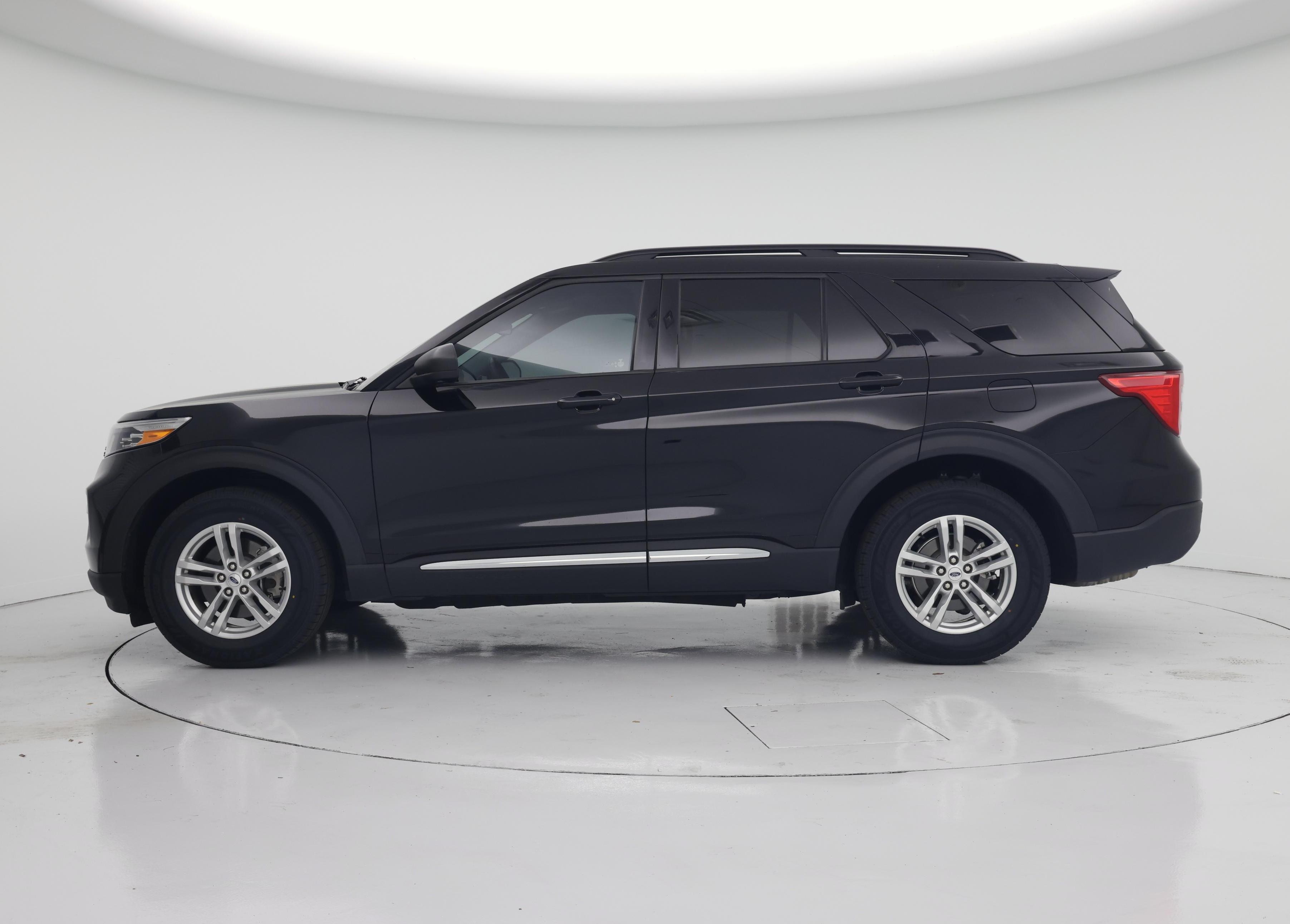 Thumbnail: 2023 Ford Explorer - 3