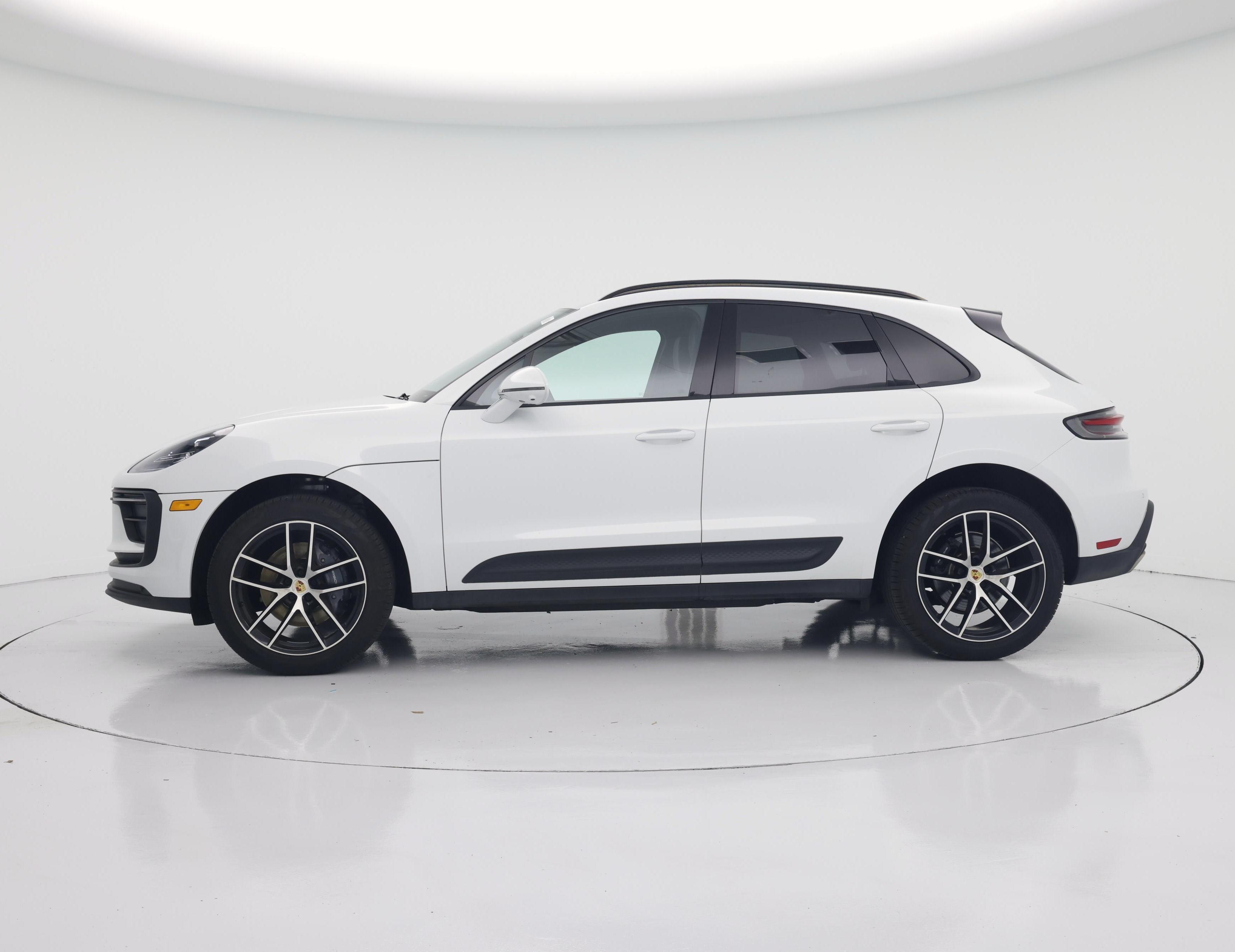 Thumbnail: 2022 Porsche Macan - 3
