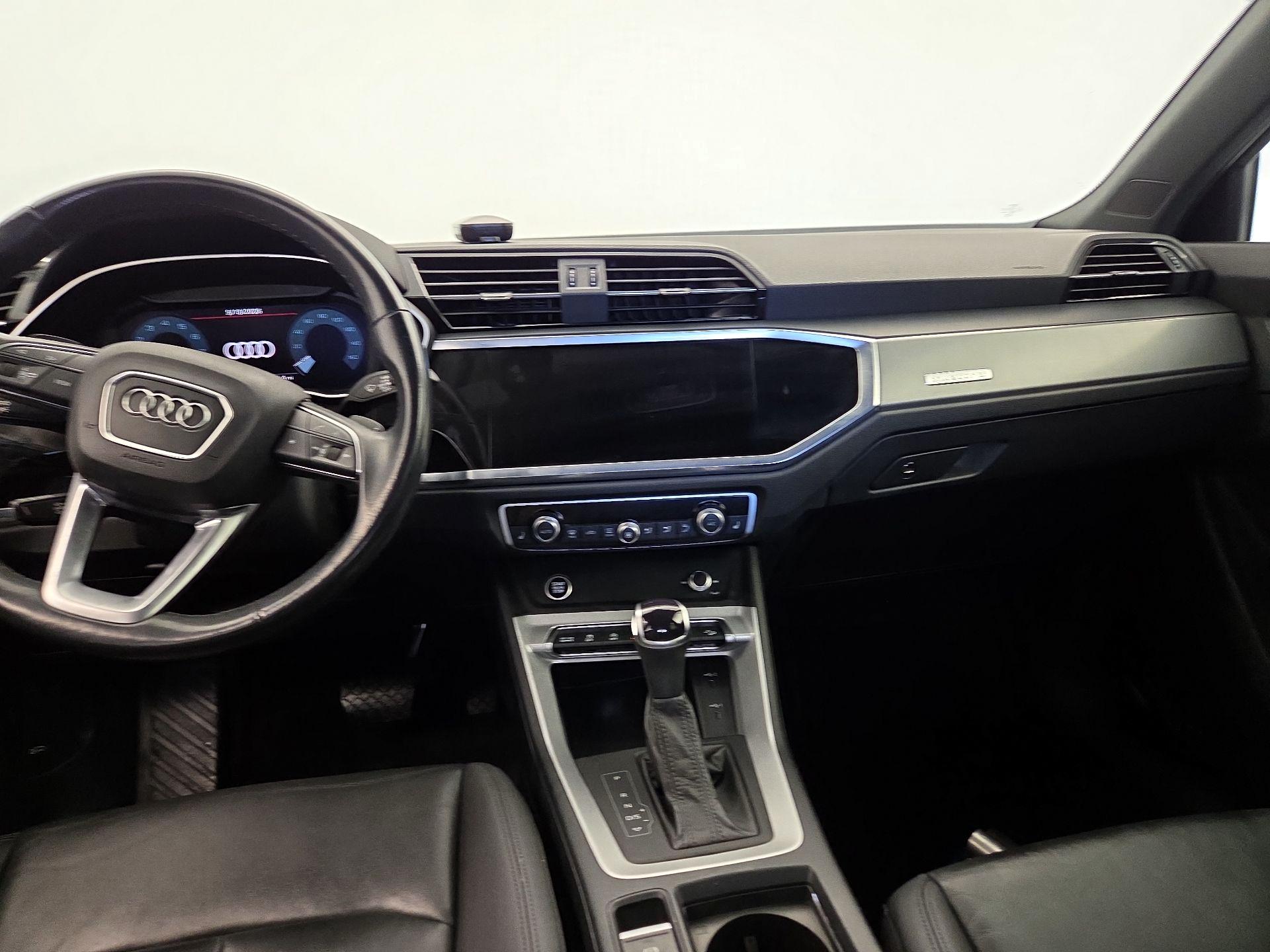Thumbnail: 2023 Audi Q3 - 9