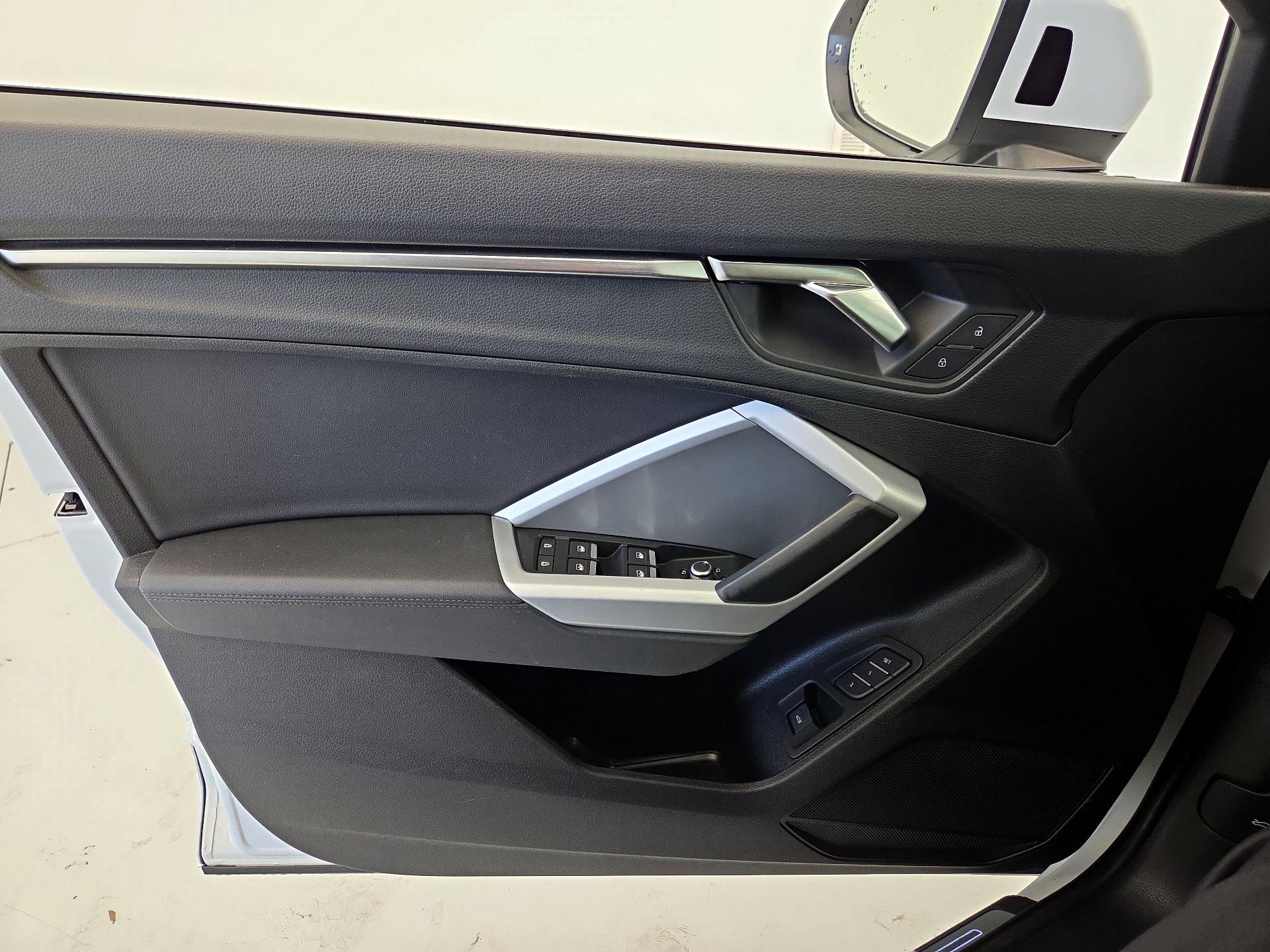 Thumbnail: 2023 Audi Q3 - 12