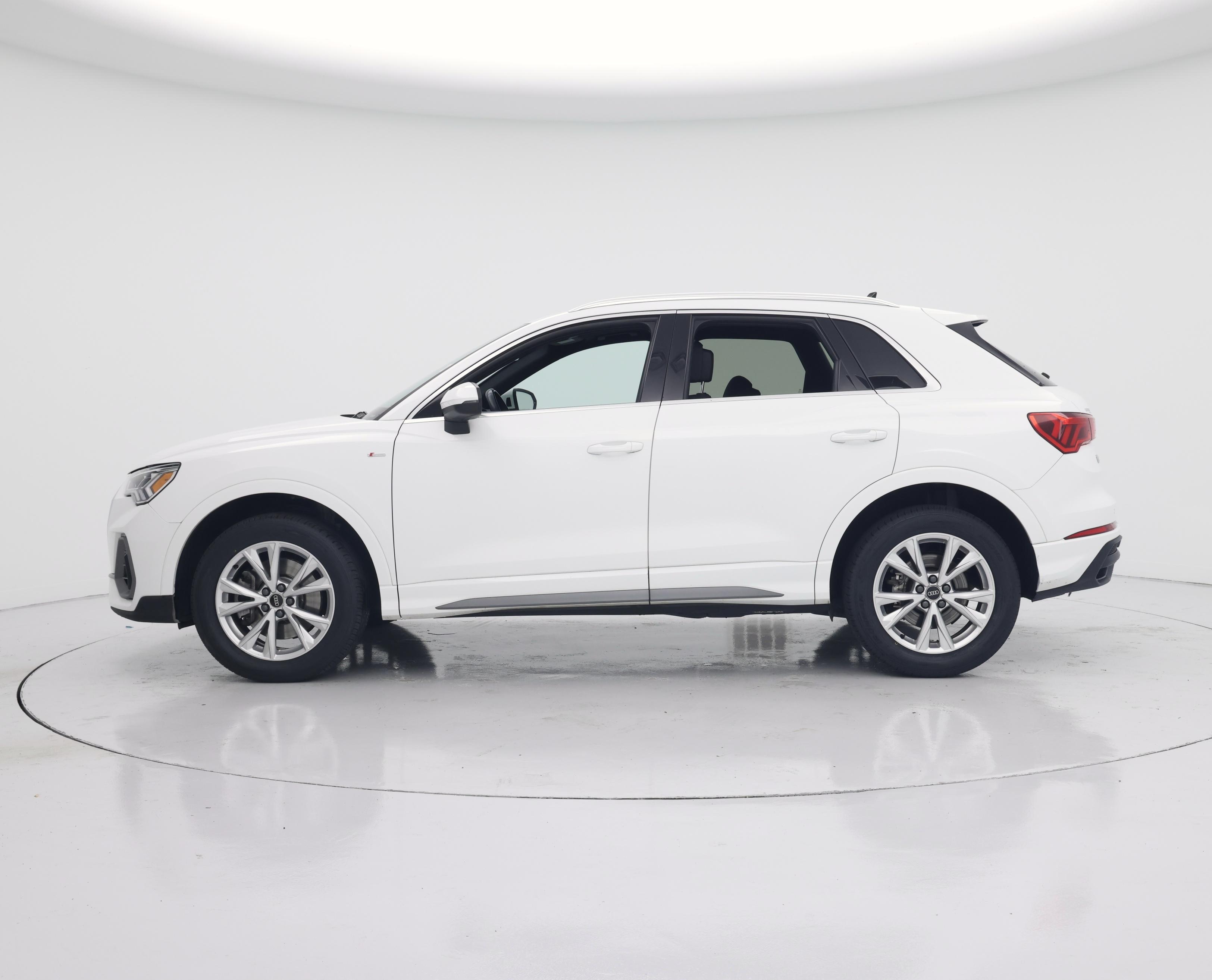 Thumbnail: 2023 Audi Q3 - 3