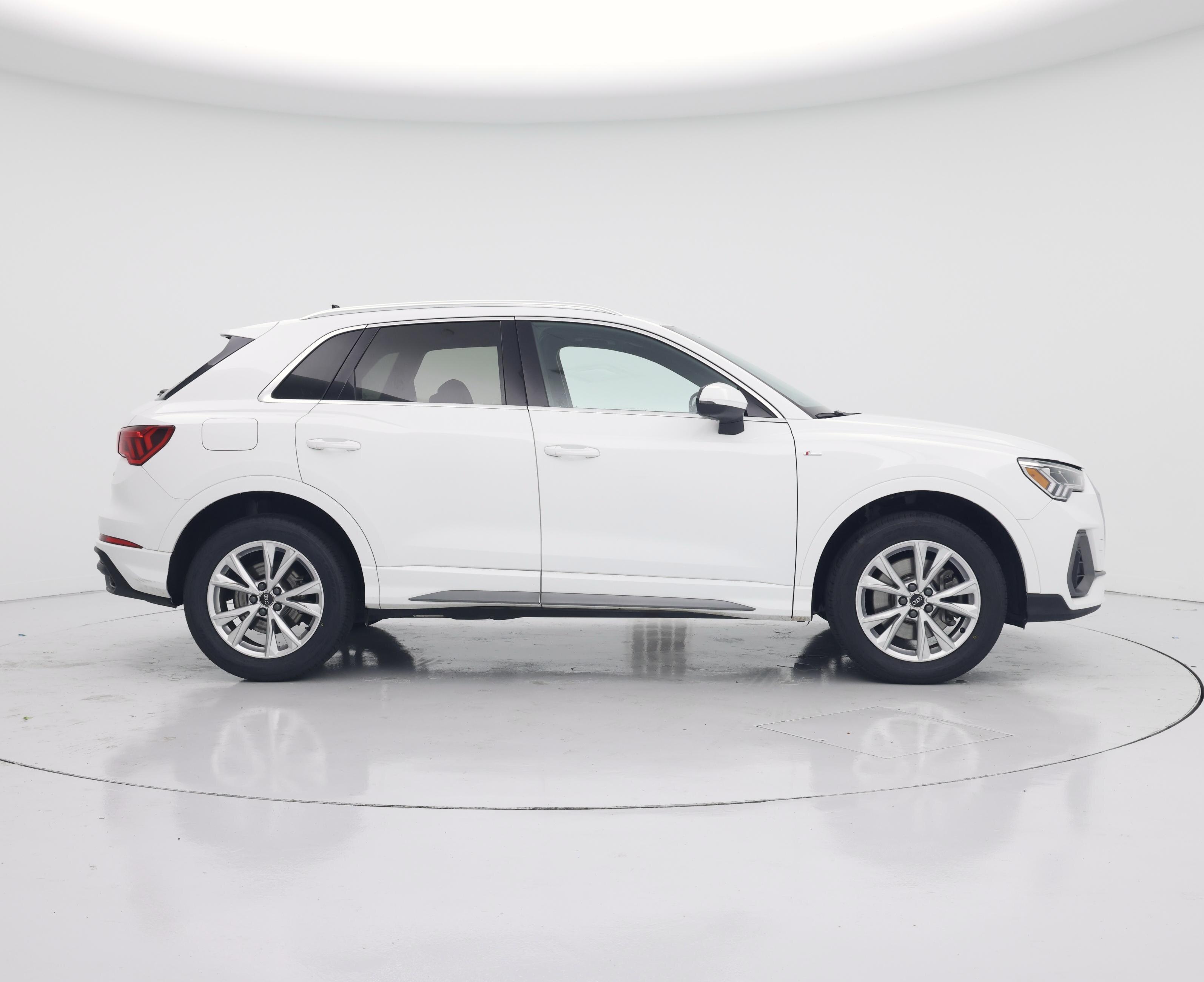 Thumbnail: 2023 Audi Q3 - 7
