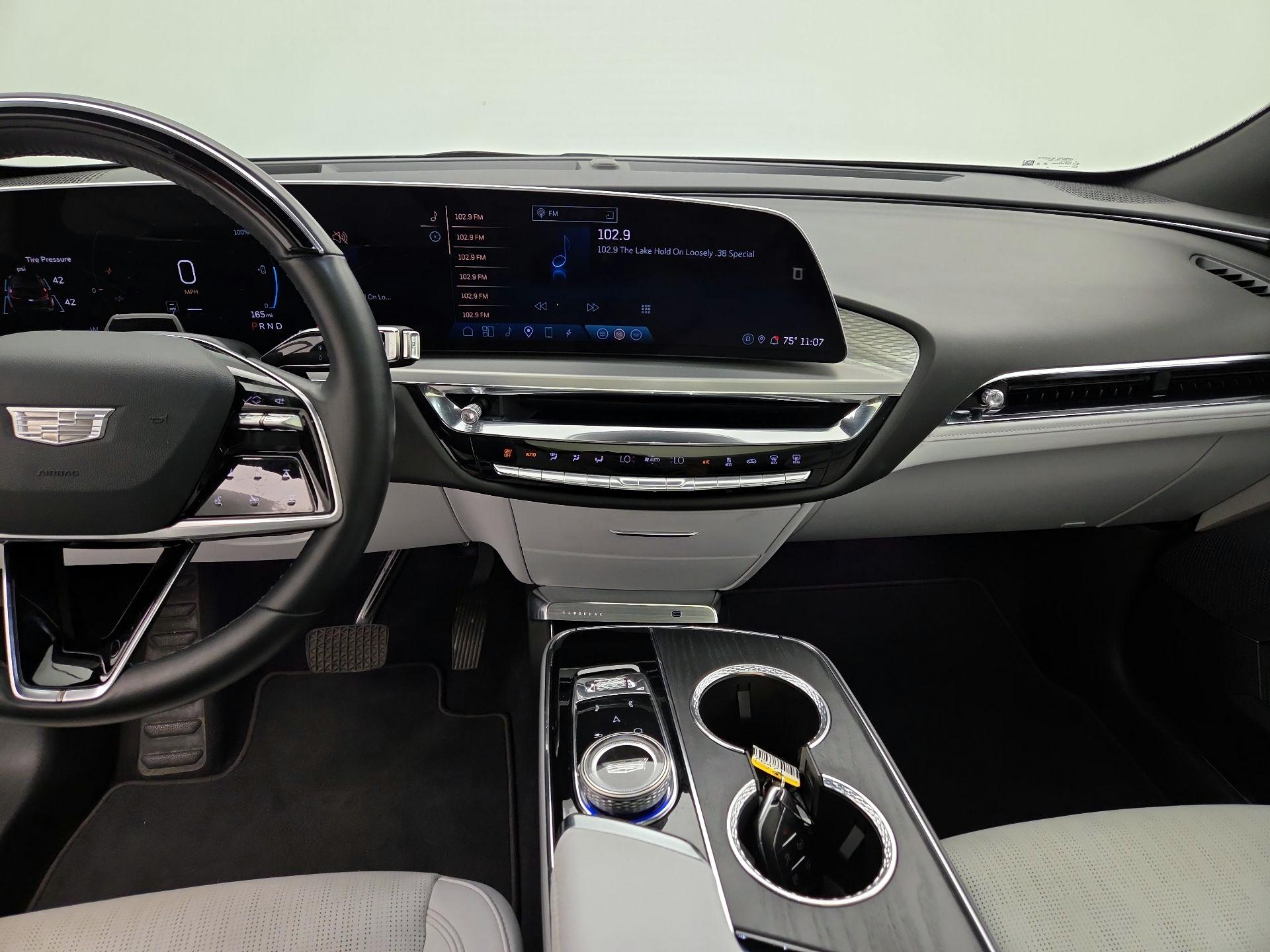 Thumbnail: 2023 Cadillac Lyriq - 9