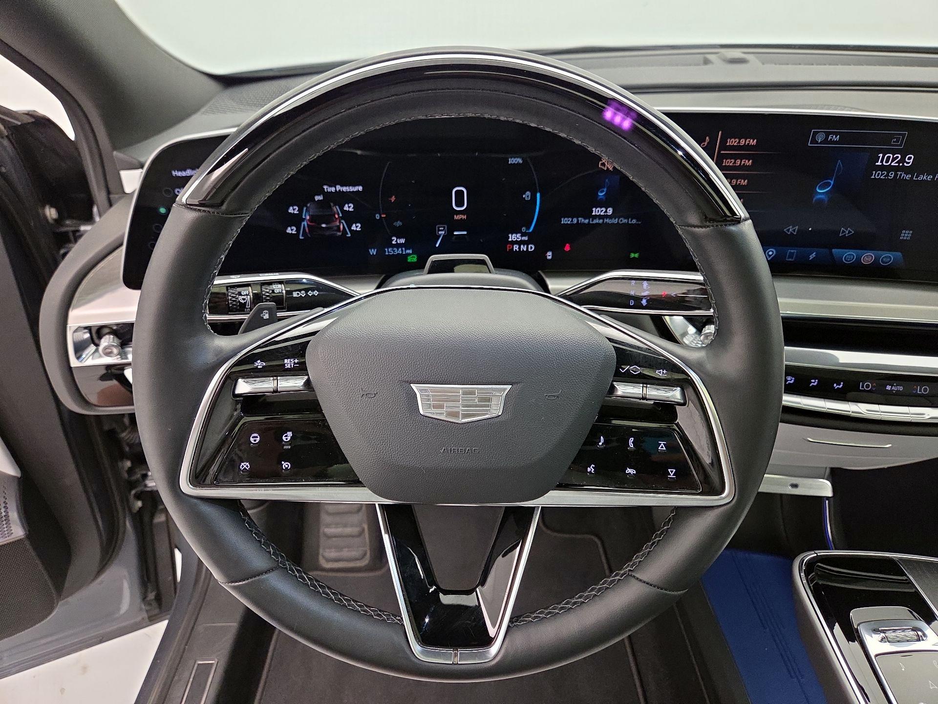 Thumbnail: 2023 Cadillac Lyriq - 10
