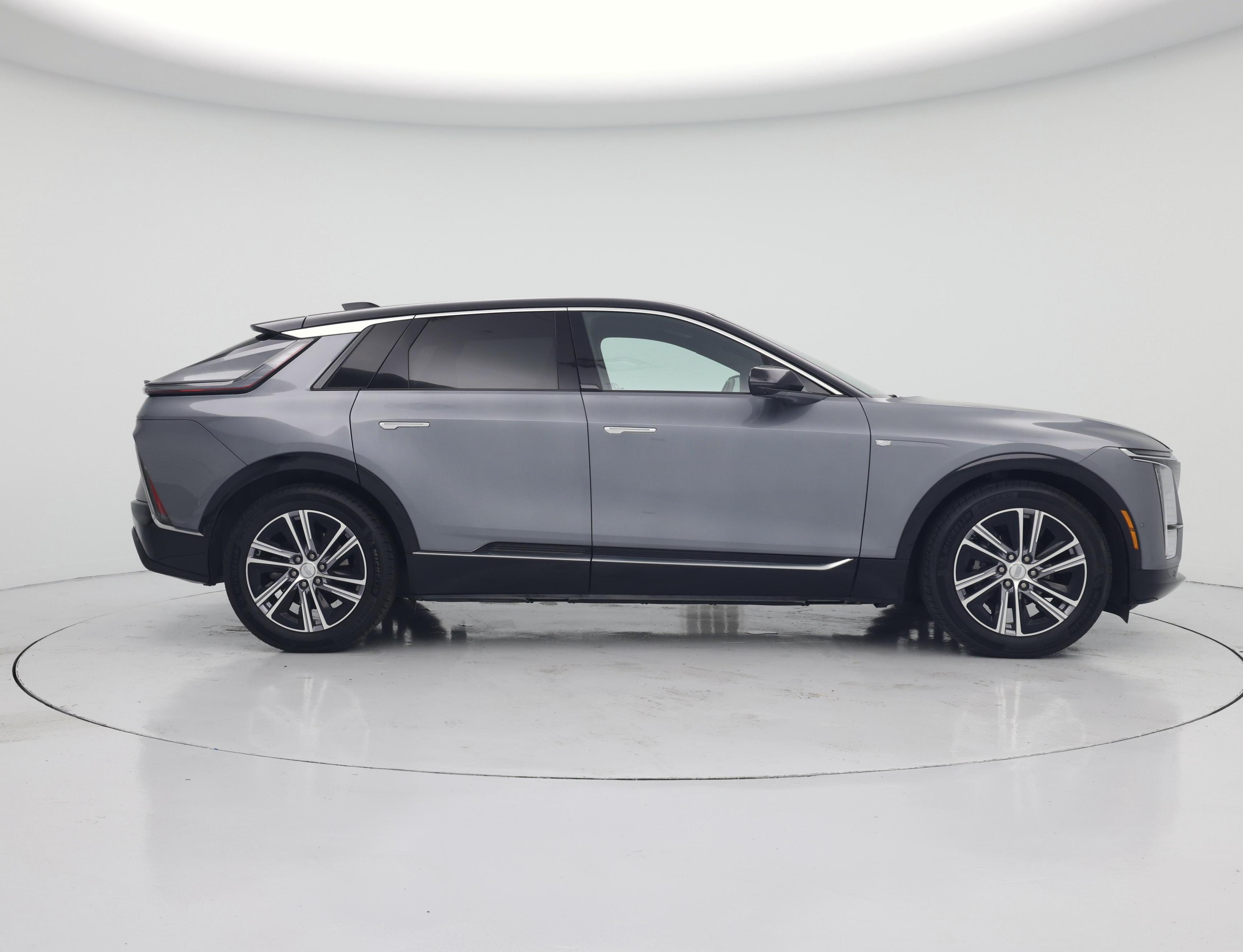 Thumbnail: 2023 Cadillac Lyriq - 7