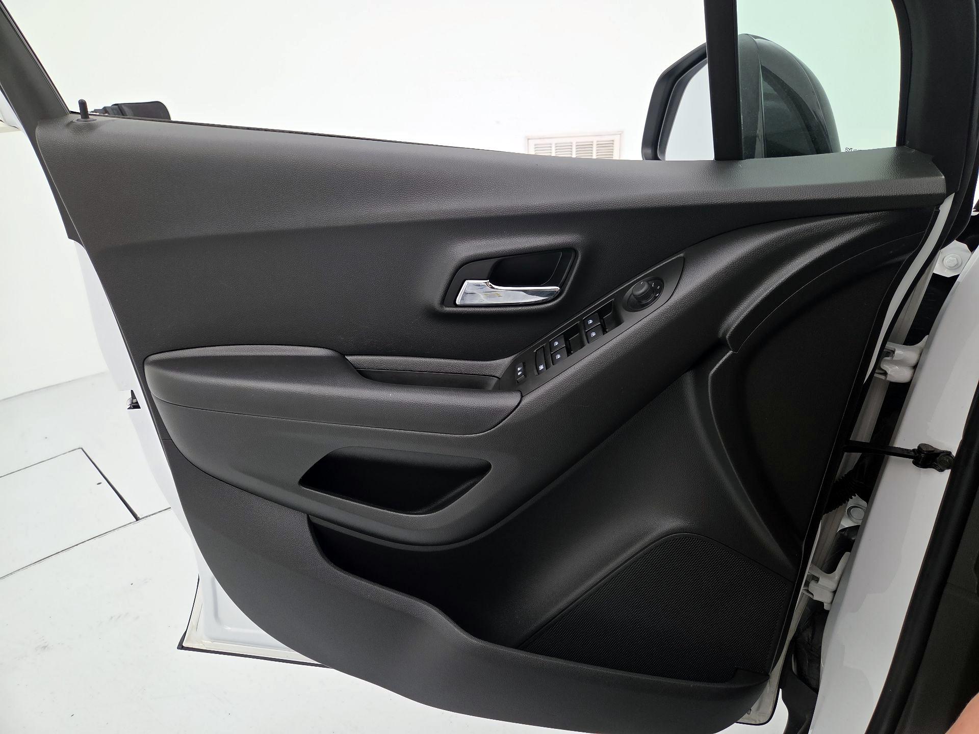 Thumbnail: 2021 Chevrolet Trax - 12