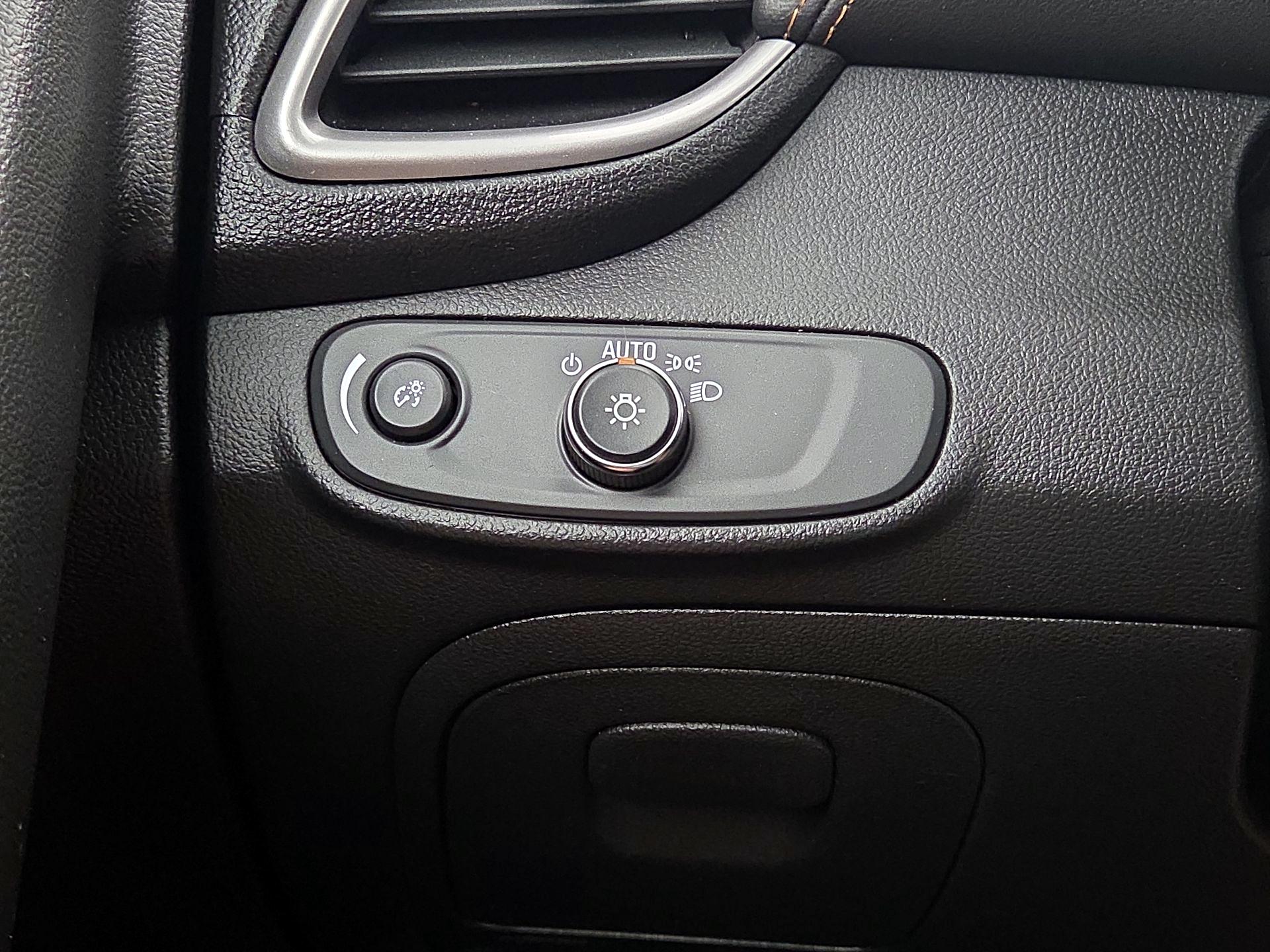 Thumbnail: 2021 Chevrolet Trax - 13