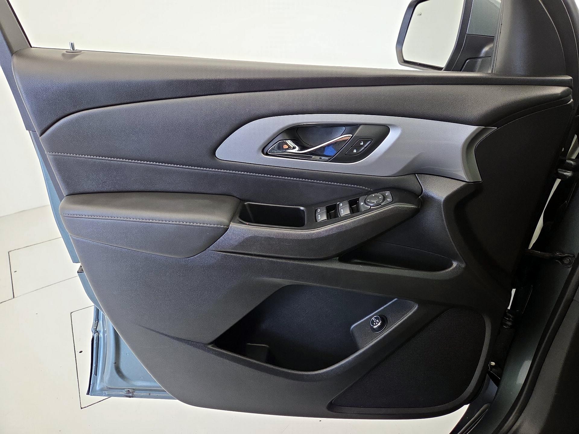 Thumbnail: 2023 Chevrolet Traverse - 12