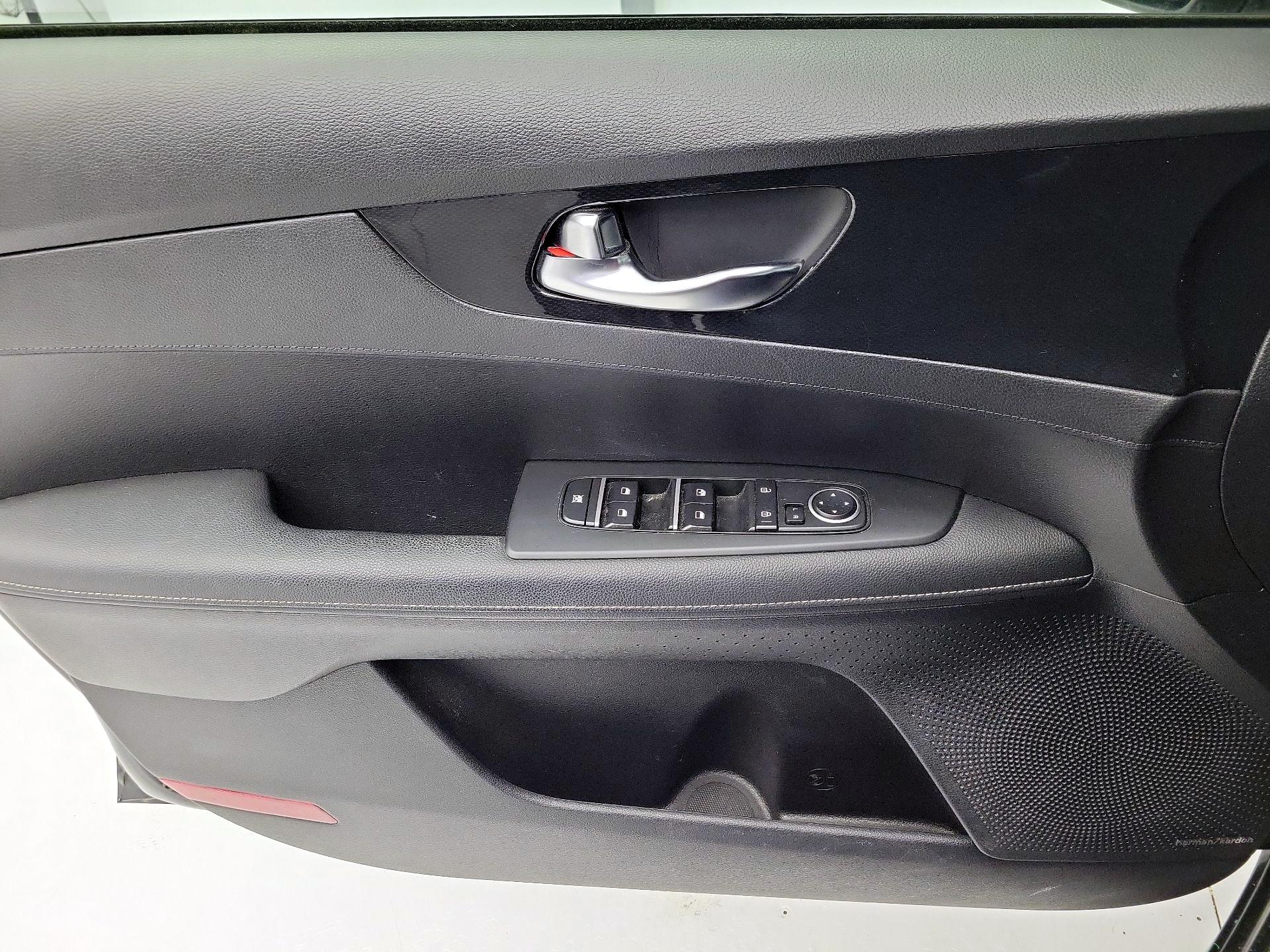 Thumbnail: 2023 Kia Forte - 12