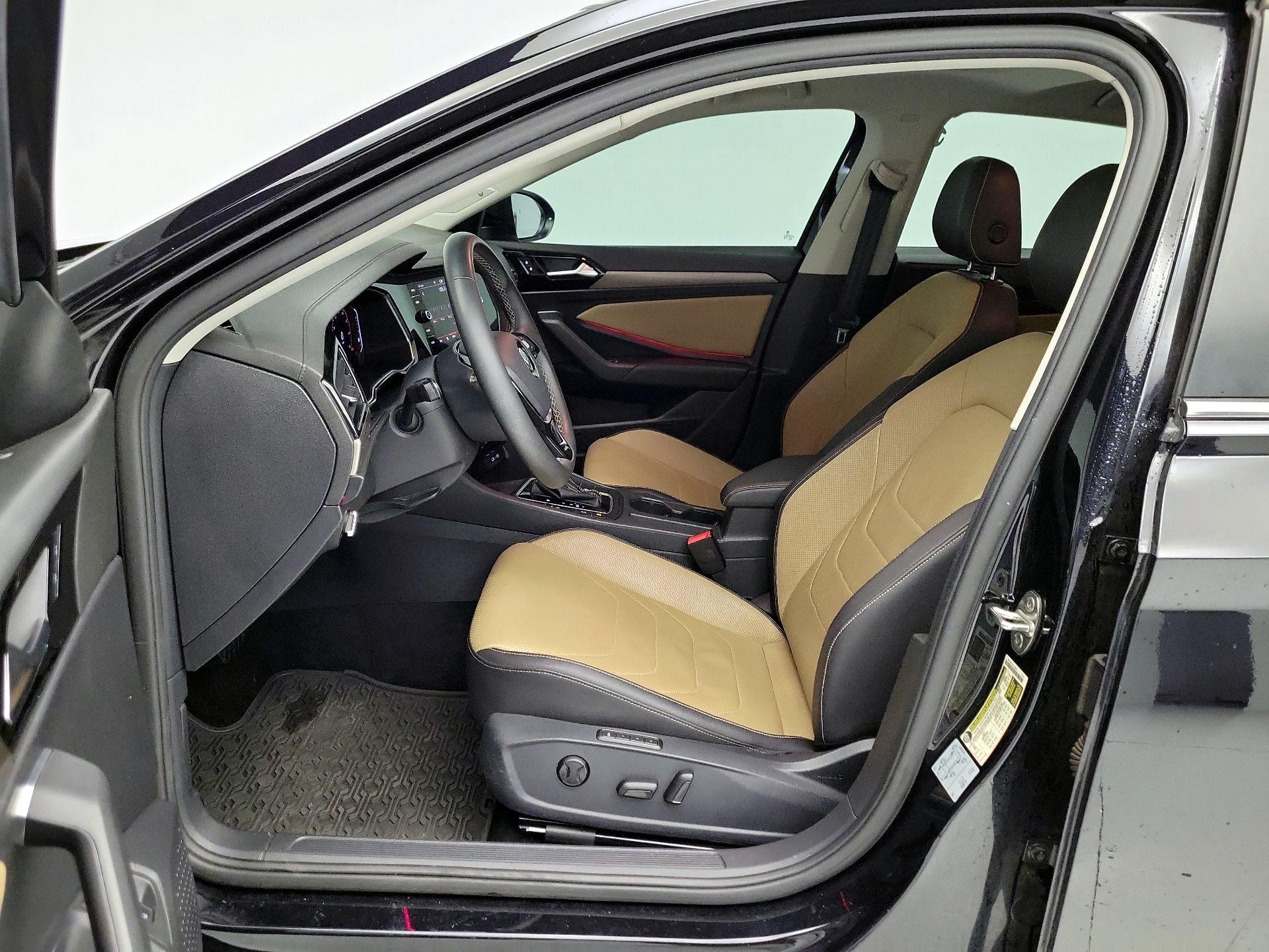 Thumbnail: 2021 Volkswagen Jetta - 11