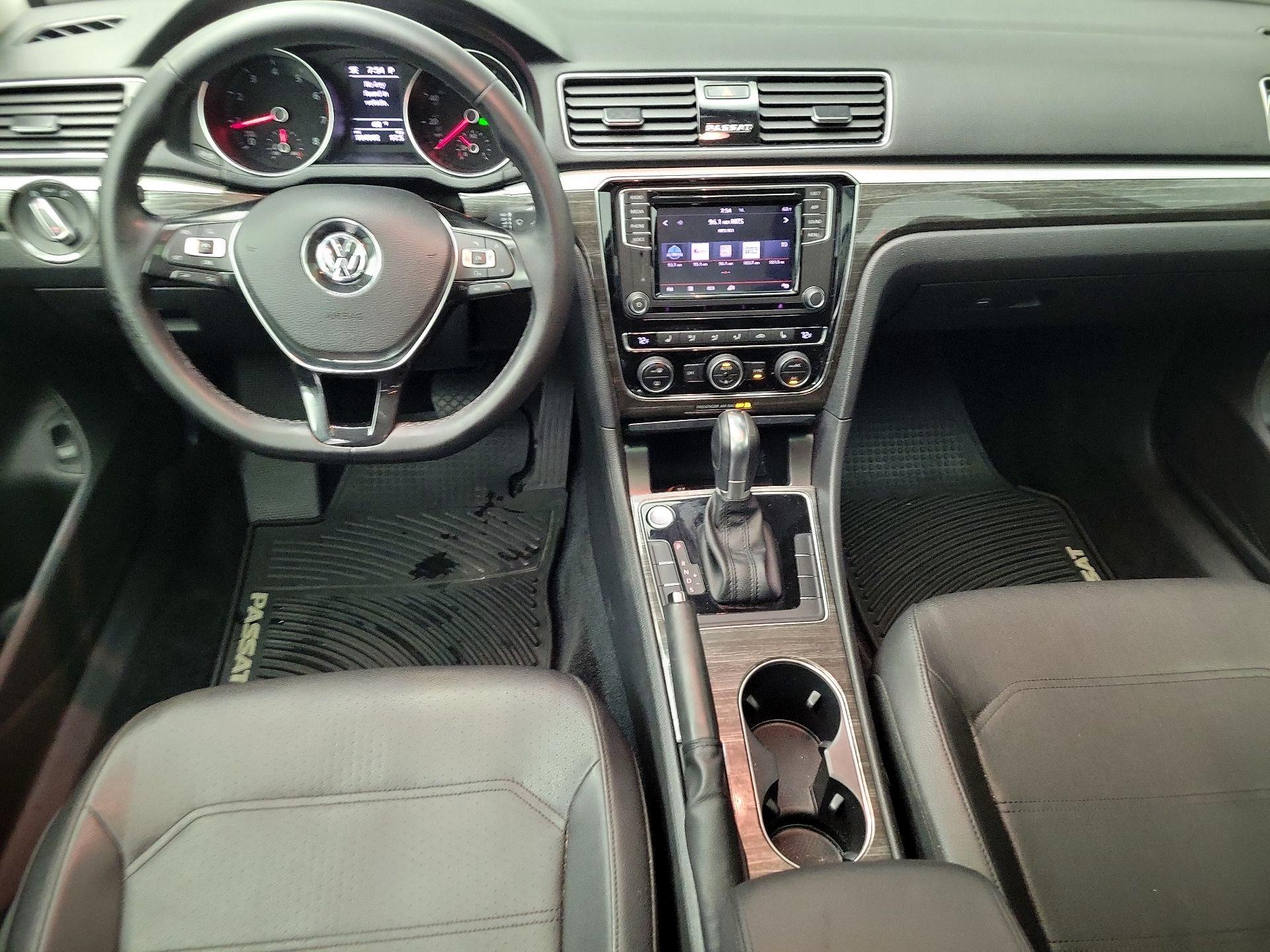 Thumbnail: 2018 Volkswagen Passat - 9