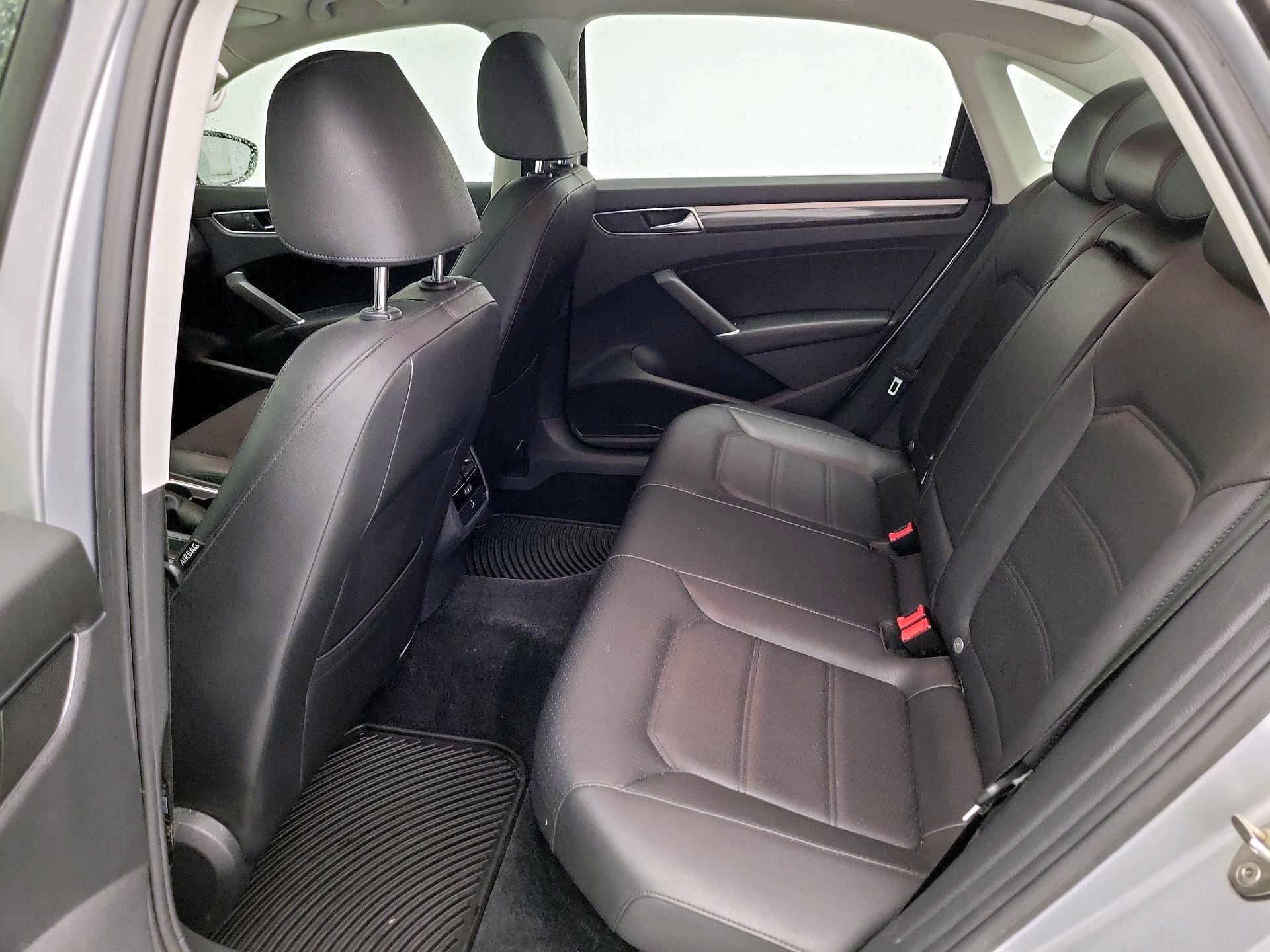 Thumbnail: 2018 Volkswagen Passat - 20