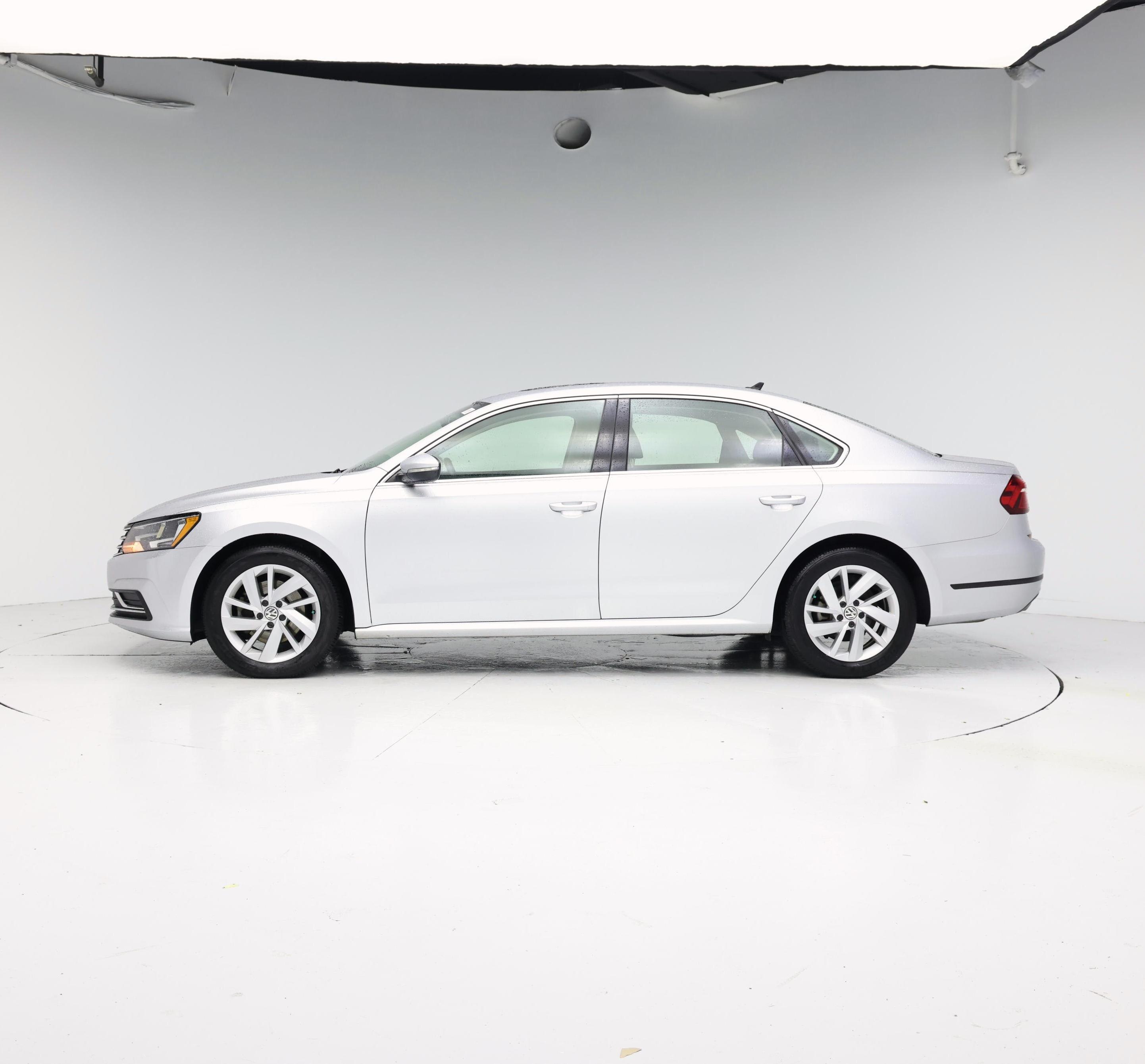 Thumbnail: 2018 Volkswagen Passat - 3