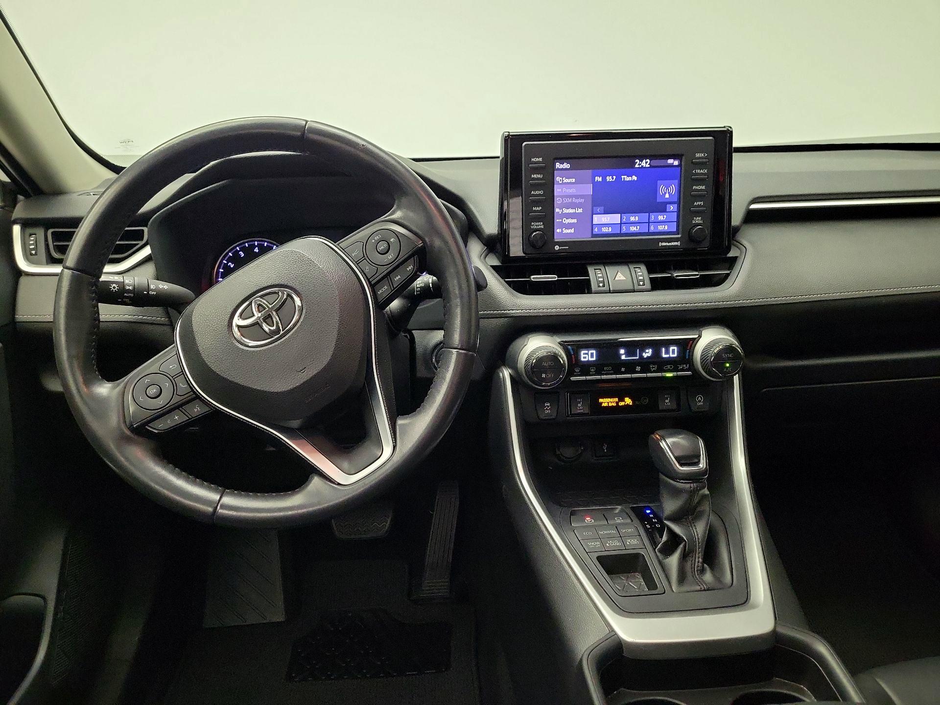 Thumbnail: 2020 Toyota RAV4 - 10