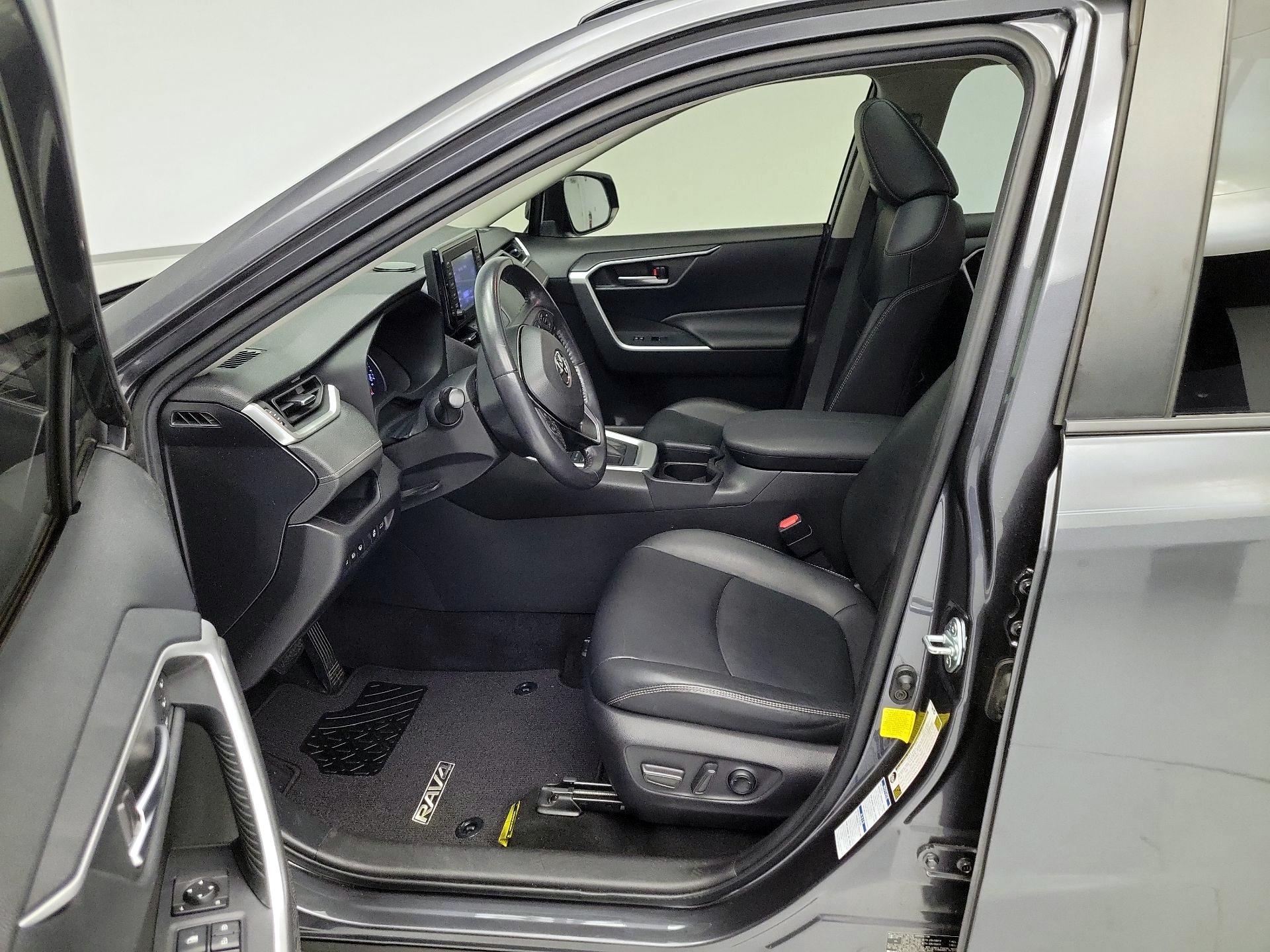 Thumbnail: 2020 Toyota RAV4 - 11