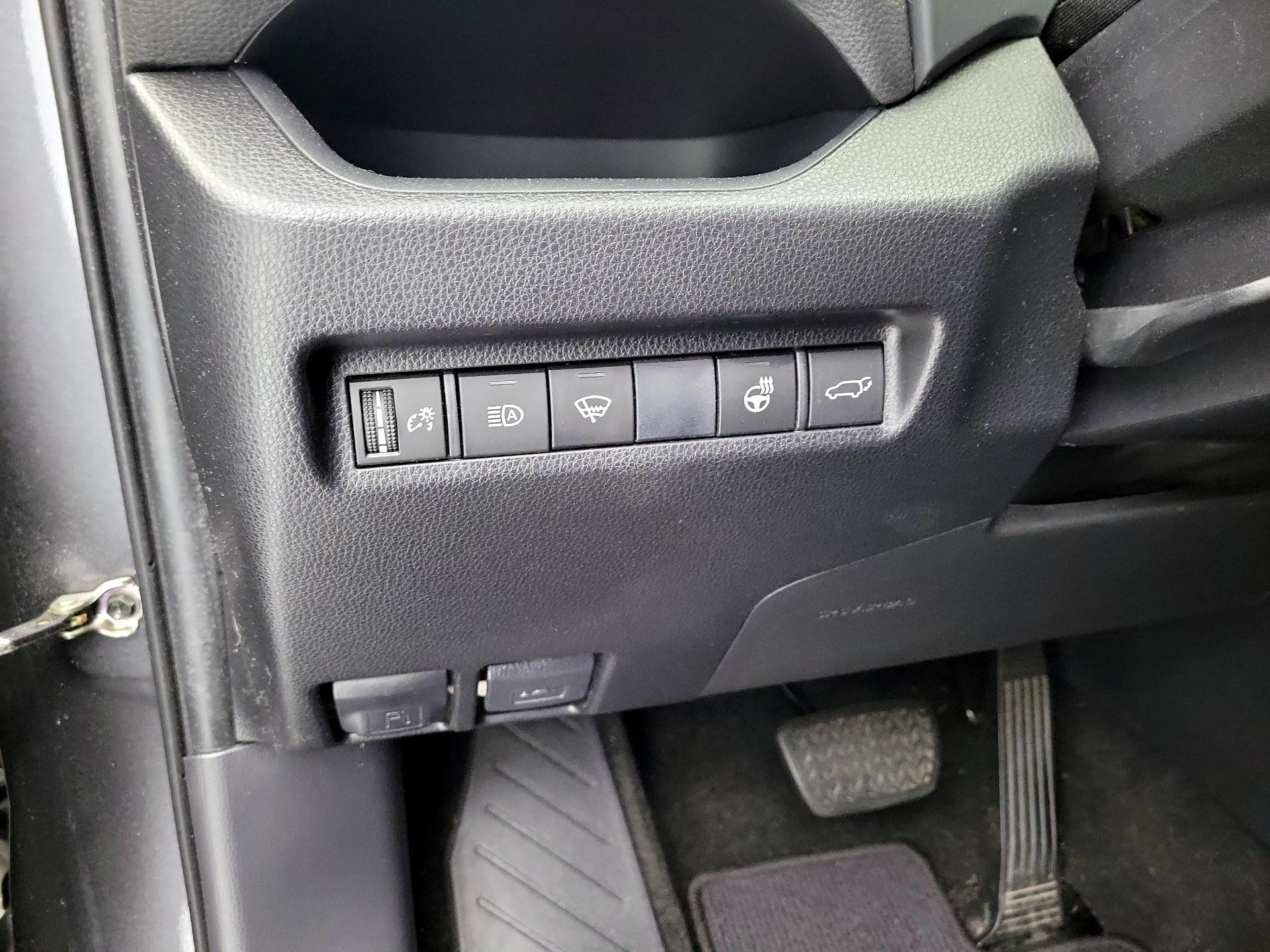 Thumbnail: 2020 Toyota RAV4 - 13