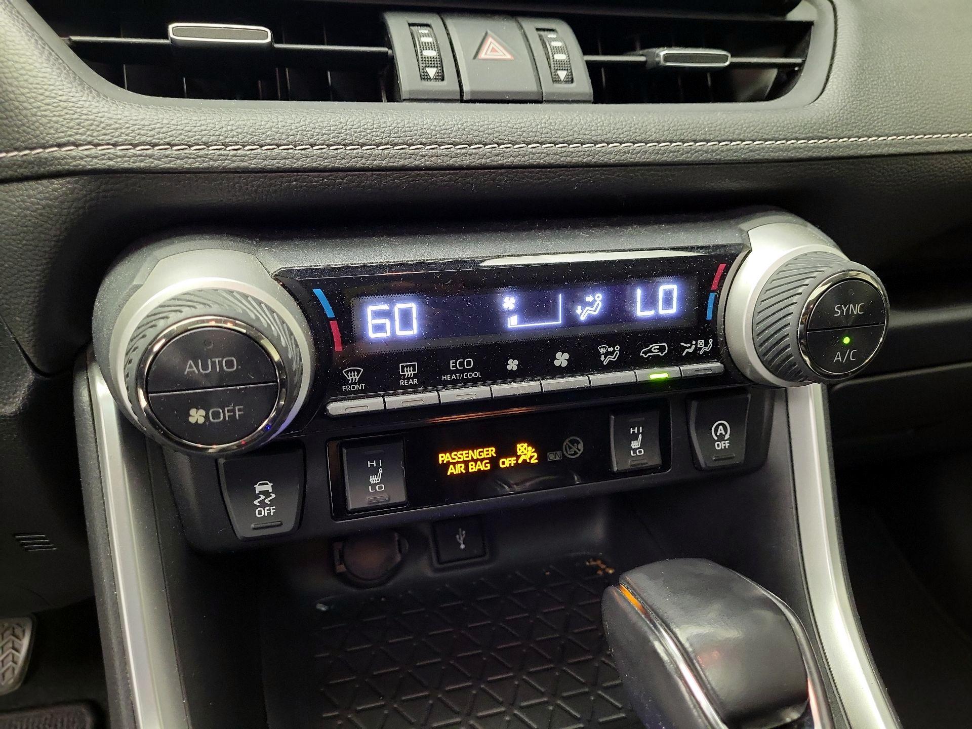 Thumbnail: 2020 Toyota RAV4 - 16