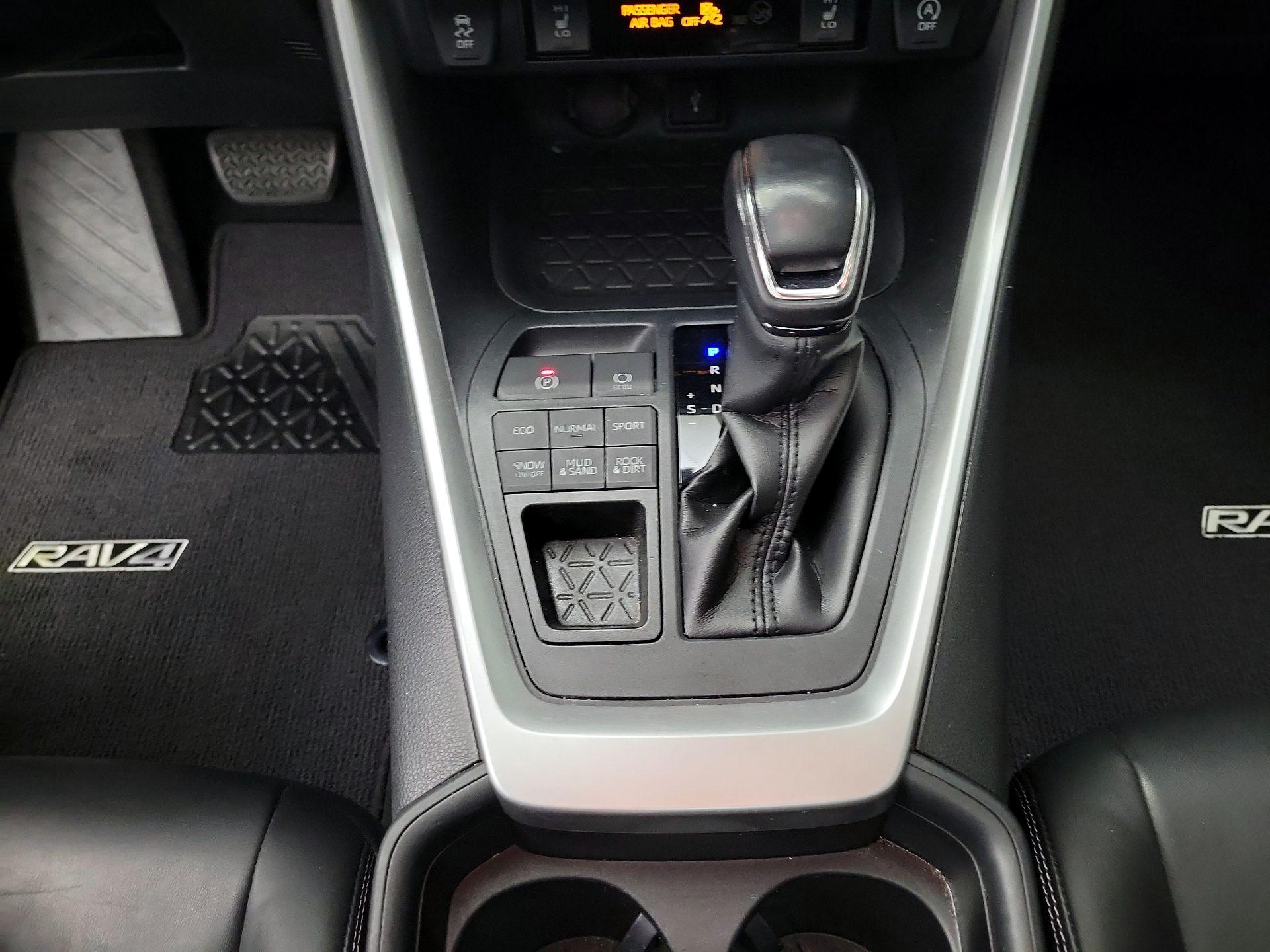 Thumbnail: 2020 Toyota RAV4 - 17