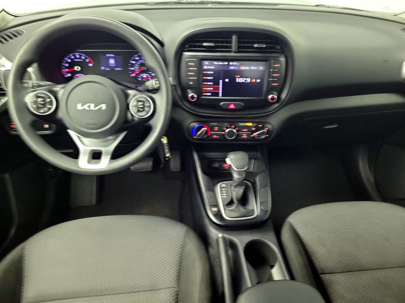 2022 Kia Soul LX - Photo 10