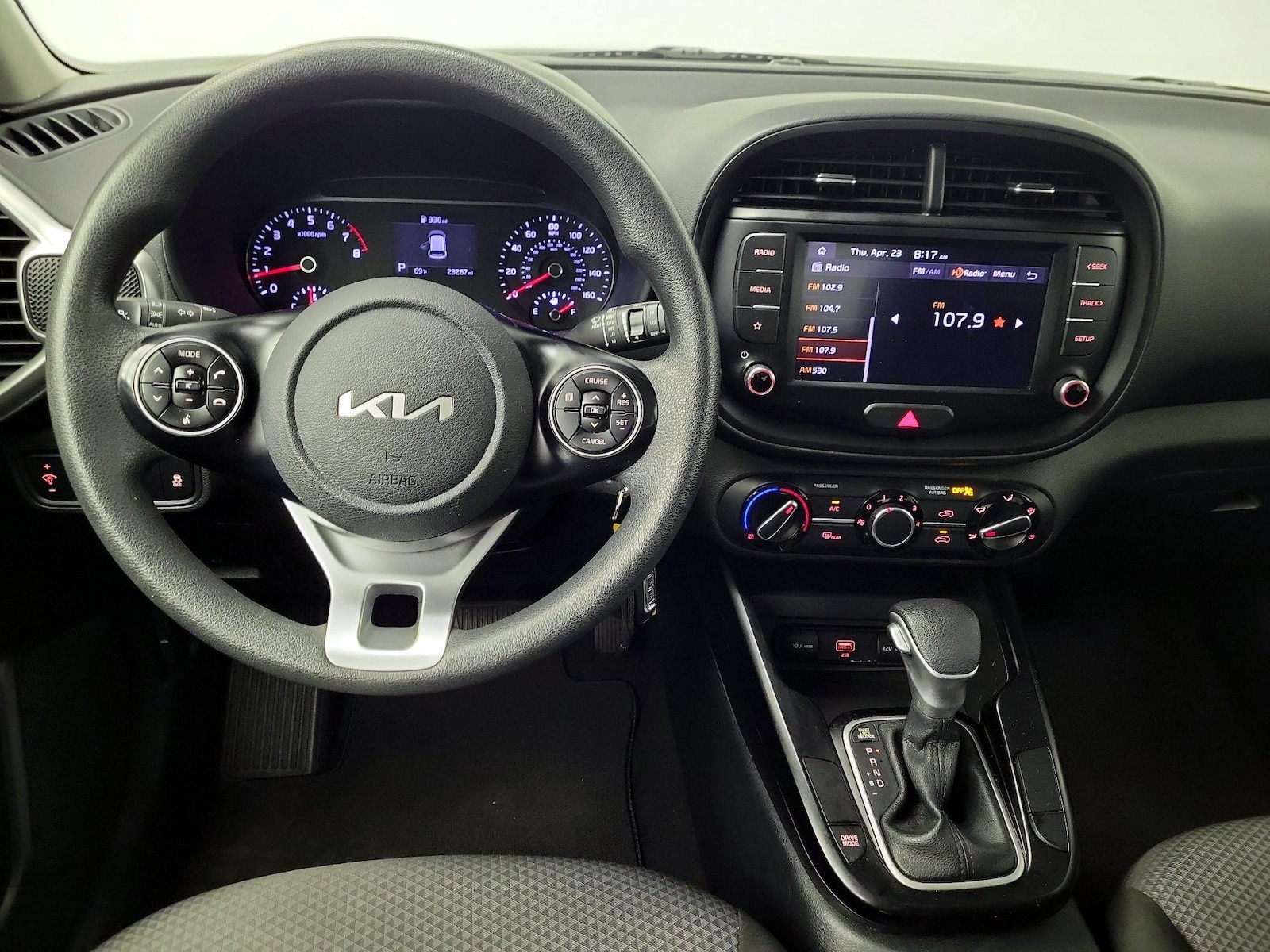 2022 Kia Soul LX - Photo 11