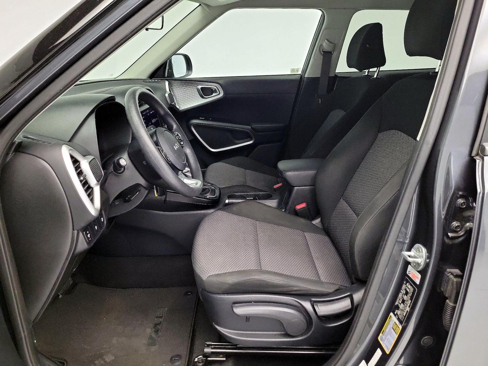 2022 Kia Soul LX - Photo 12
