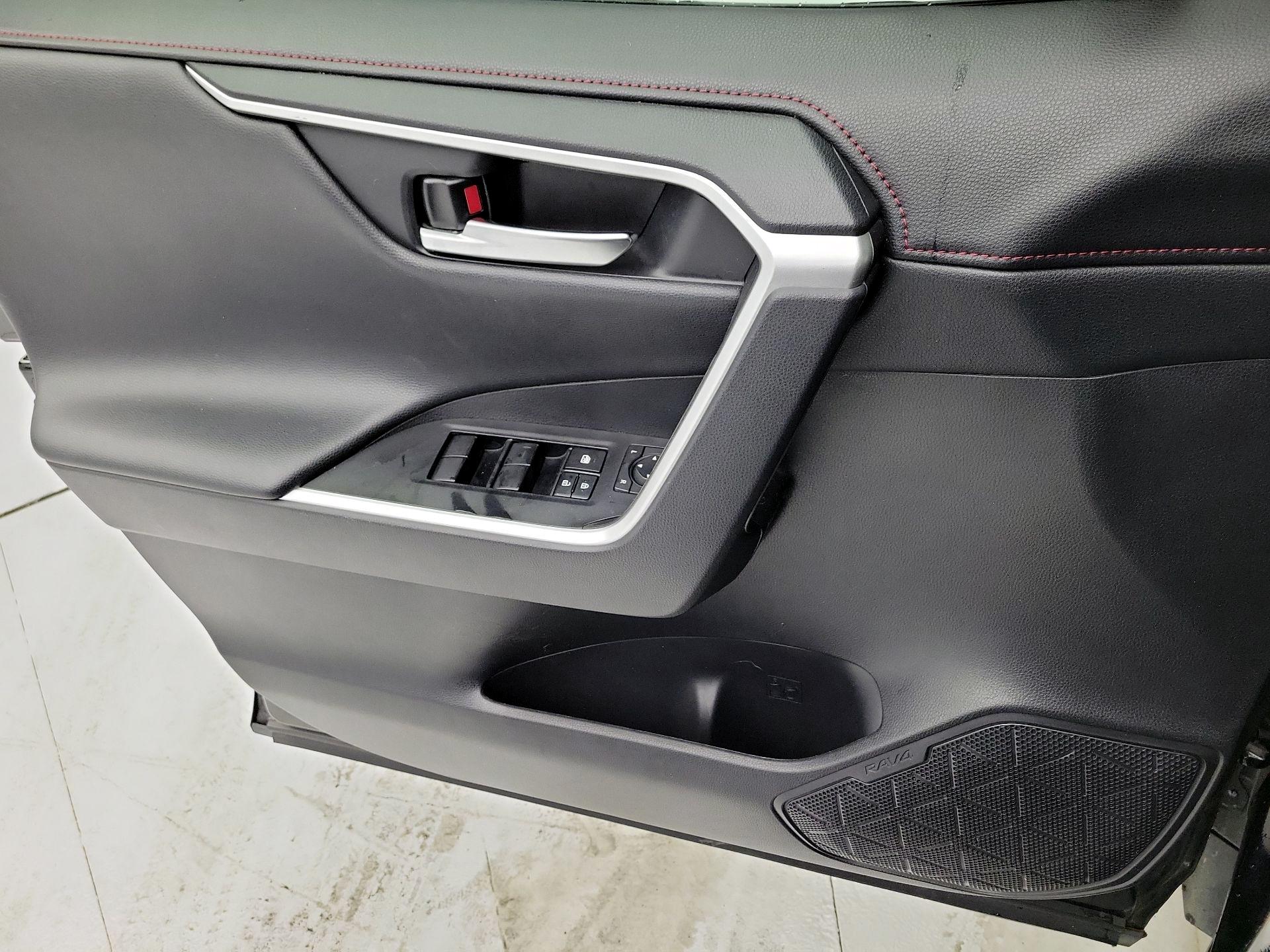 Thumbnail: 2020 Toyota RAV4 - 12