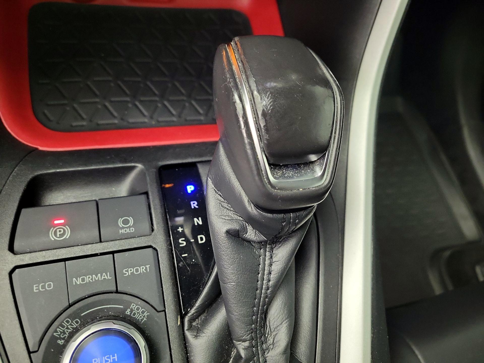 Thumbnail: 2020 Toyota RAV4 - 17