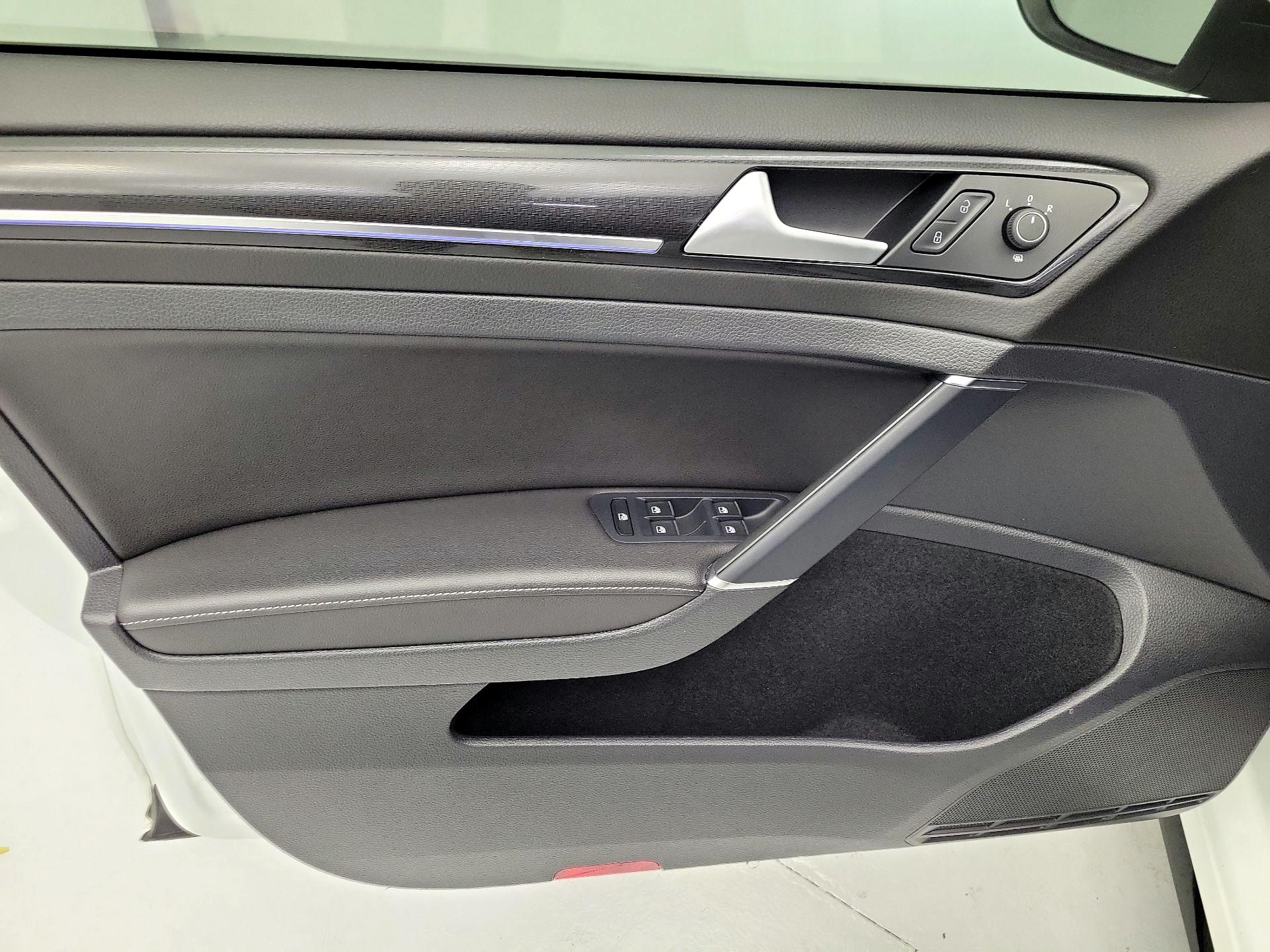 Thumbnail: 2019 Volkswagen Golf - 12