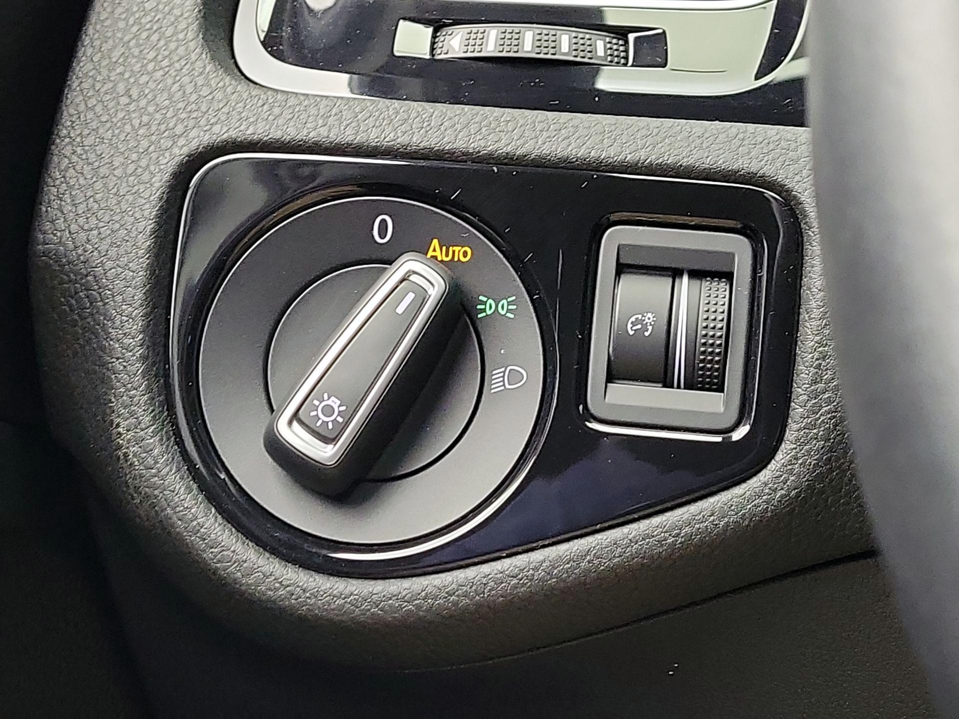 Thumbnail: 2019 Volkswagen Golf - 13