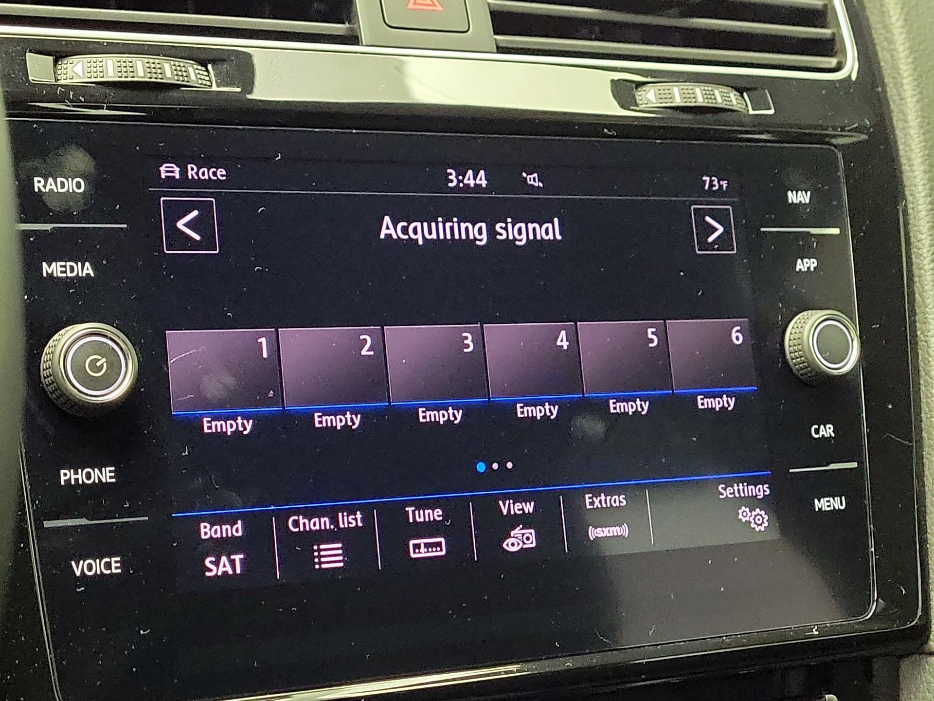 Thumbnail: 2019 Volkswagen Golf - 15