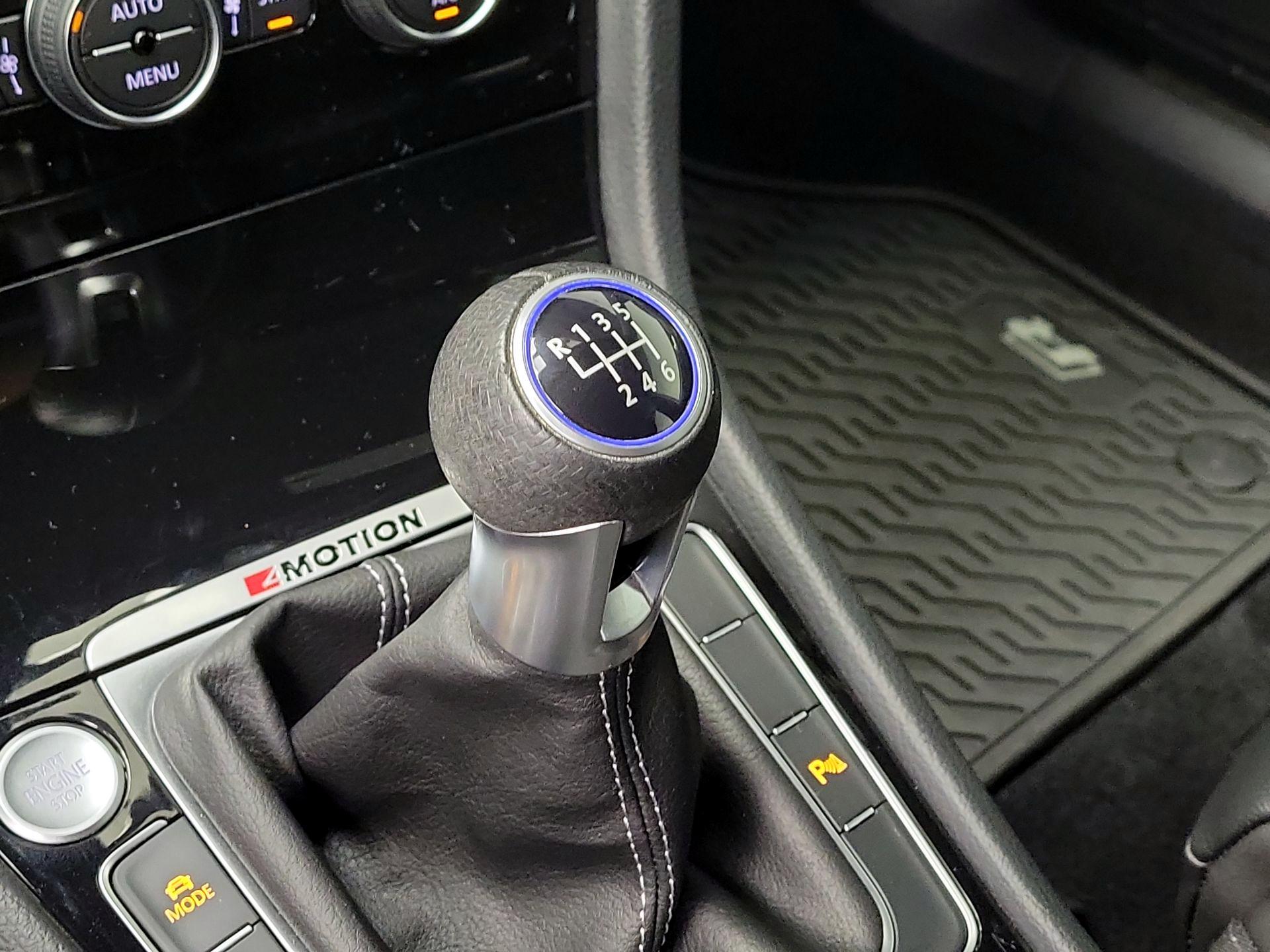 Thumbnail: 2019 Volkswagen Golf - 17