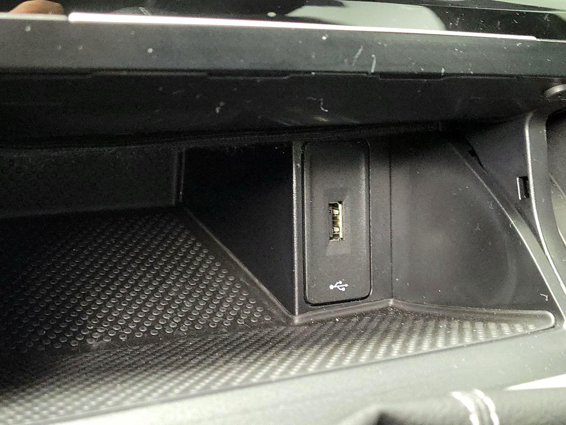 Thumbnail: 2019 Volkswagen Golf - 18