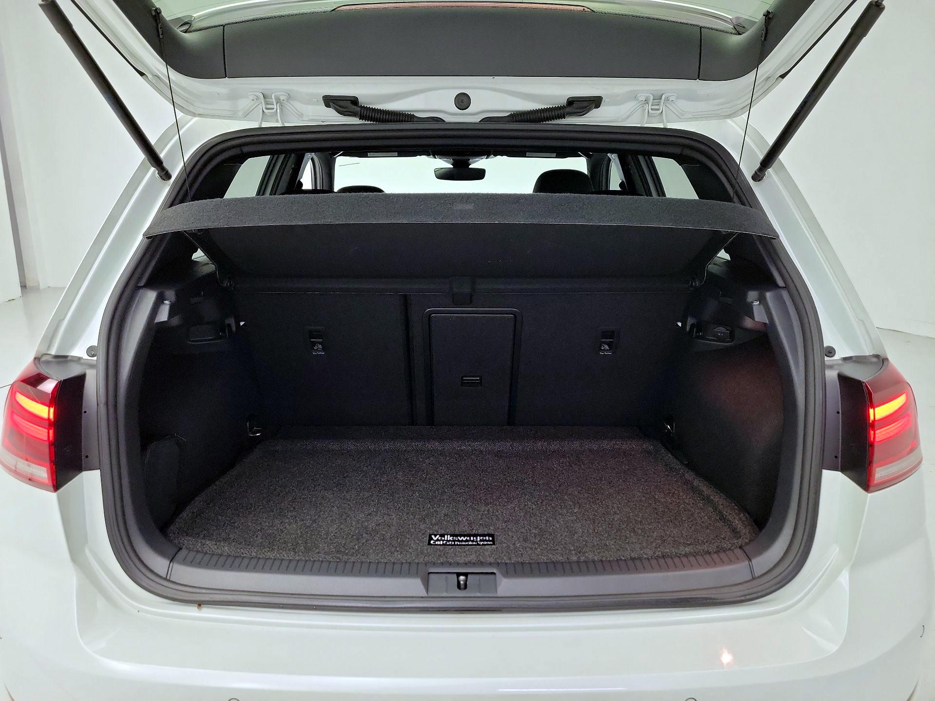 Thumbnail: 2019 Volkswagen Golf - 20